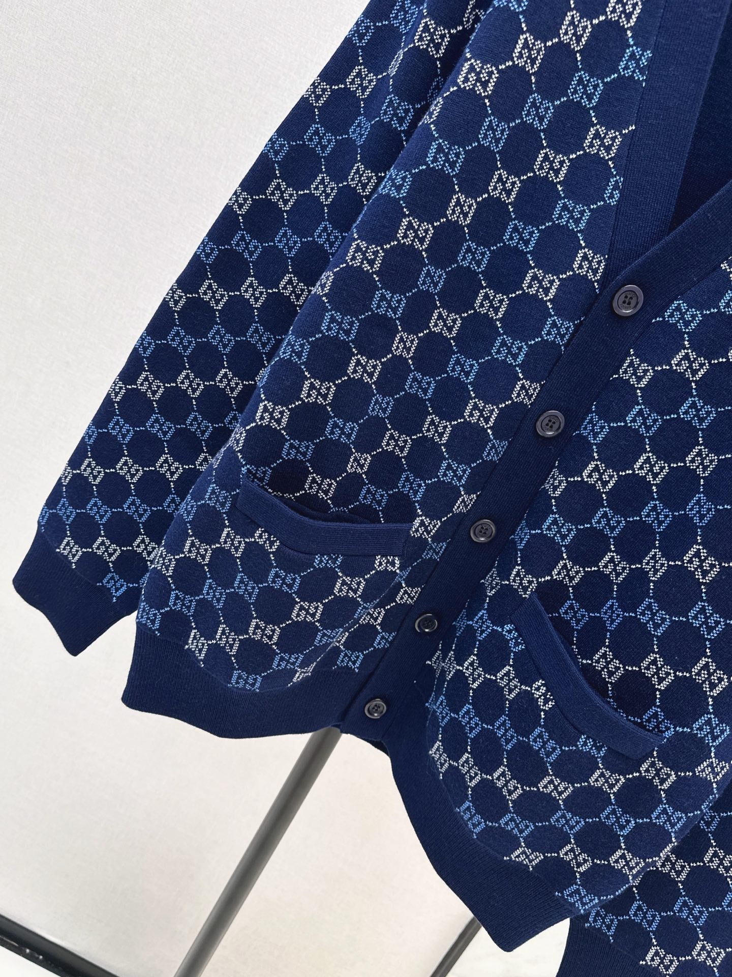 26SS NEUER Jacquard-Cardigan