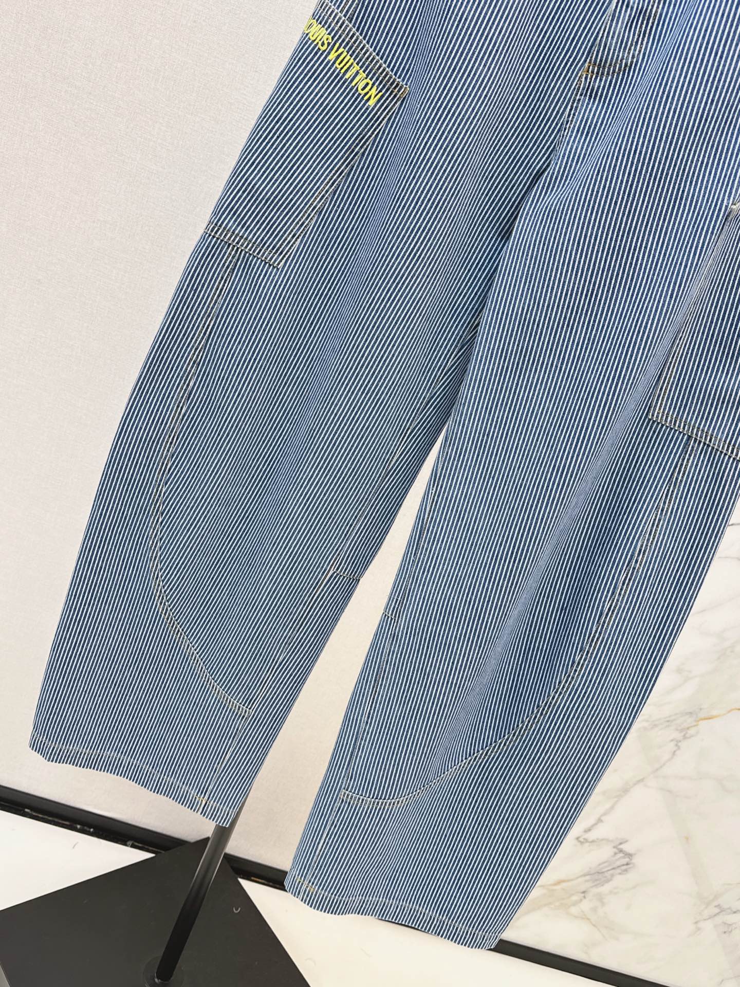 26SS NEUE gestreifte Wide-Leg Jeans
