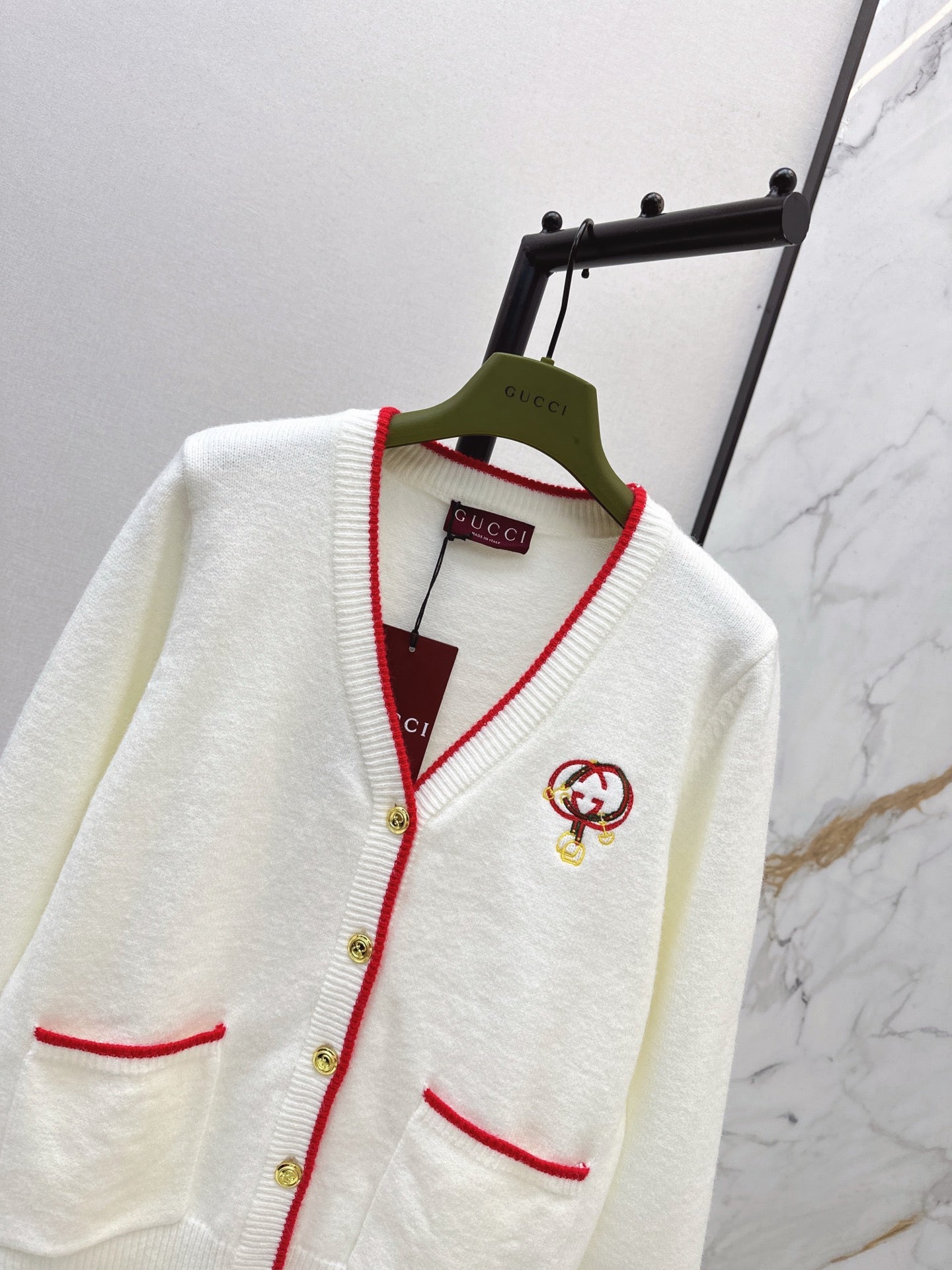26SS NEUER V-Ausschnitt Cardigan