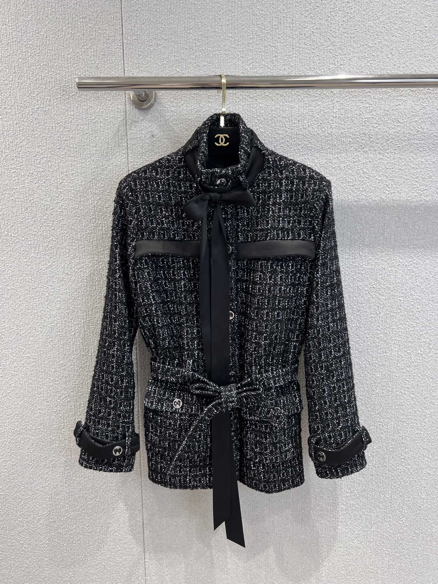🔥HEISS🔥AAA🔥26SS NEU Stehkragen-Tweedjacke mit Bandverzierung