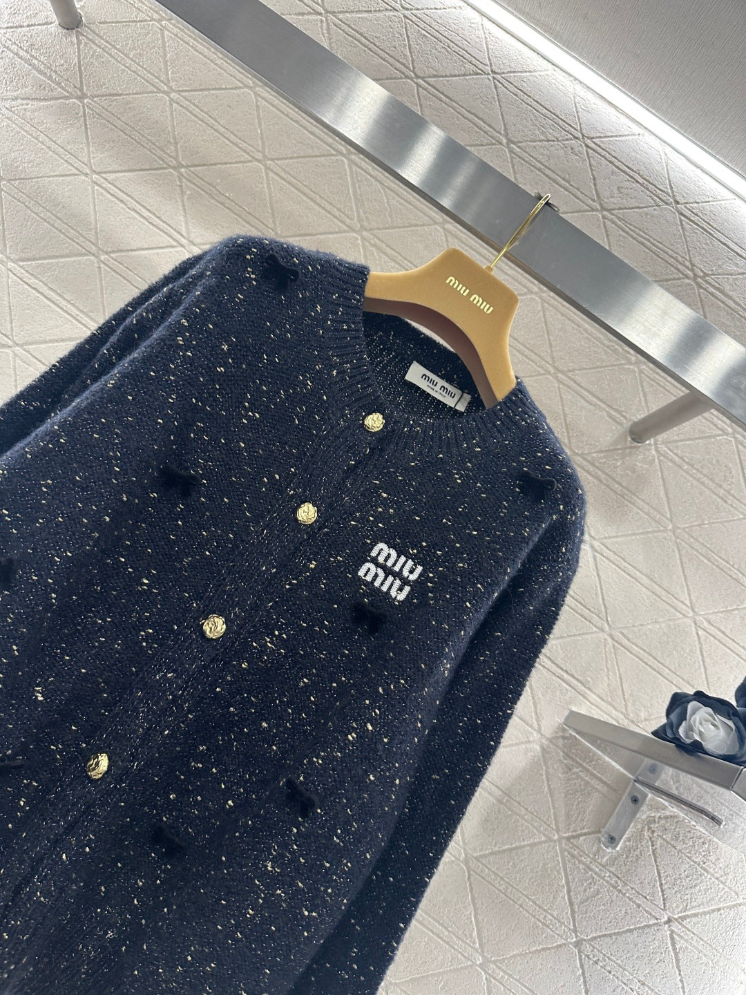 26SS NEUER 3D-Schleifen-Cardigan