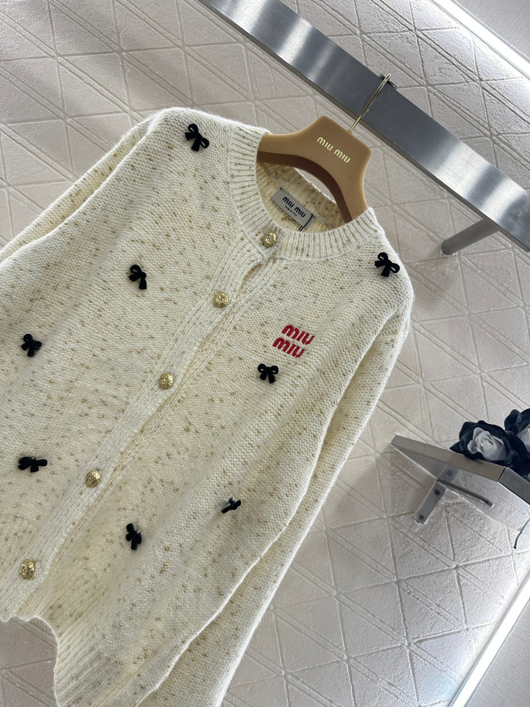 26SS NEUER 3D-Schleifen-Cardigan