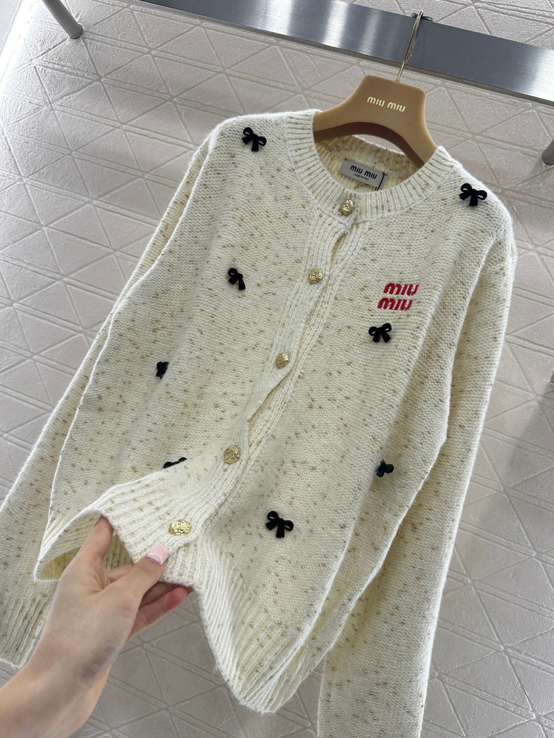 26SS NEUER 3D-Schleifen-Cardigan