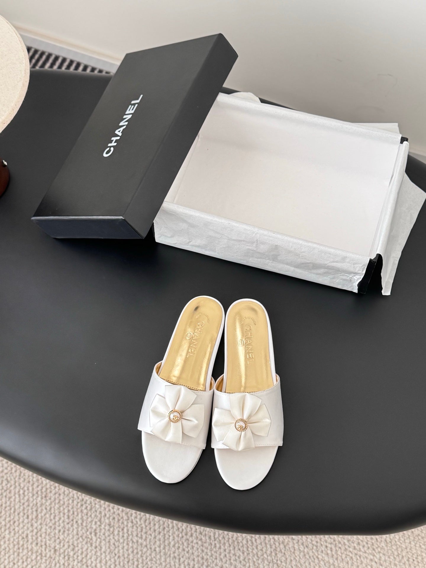 26SS NEUE Hausschuhe
