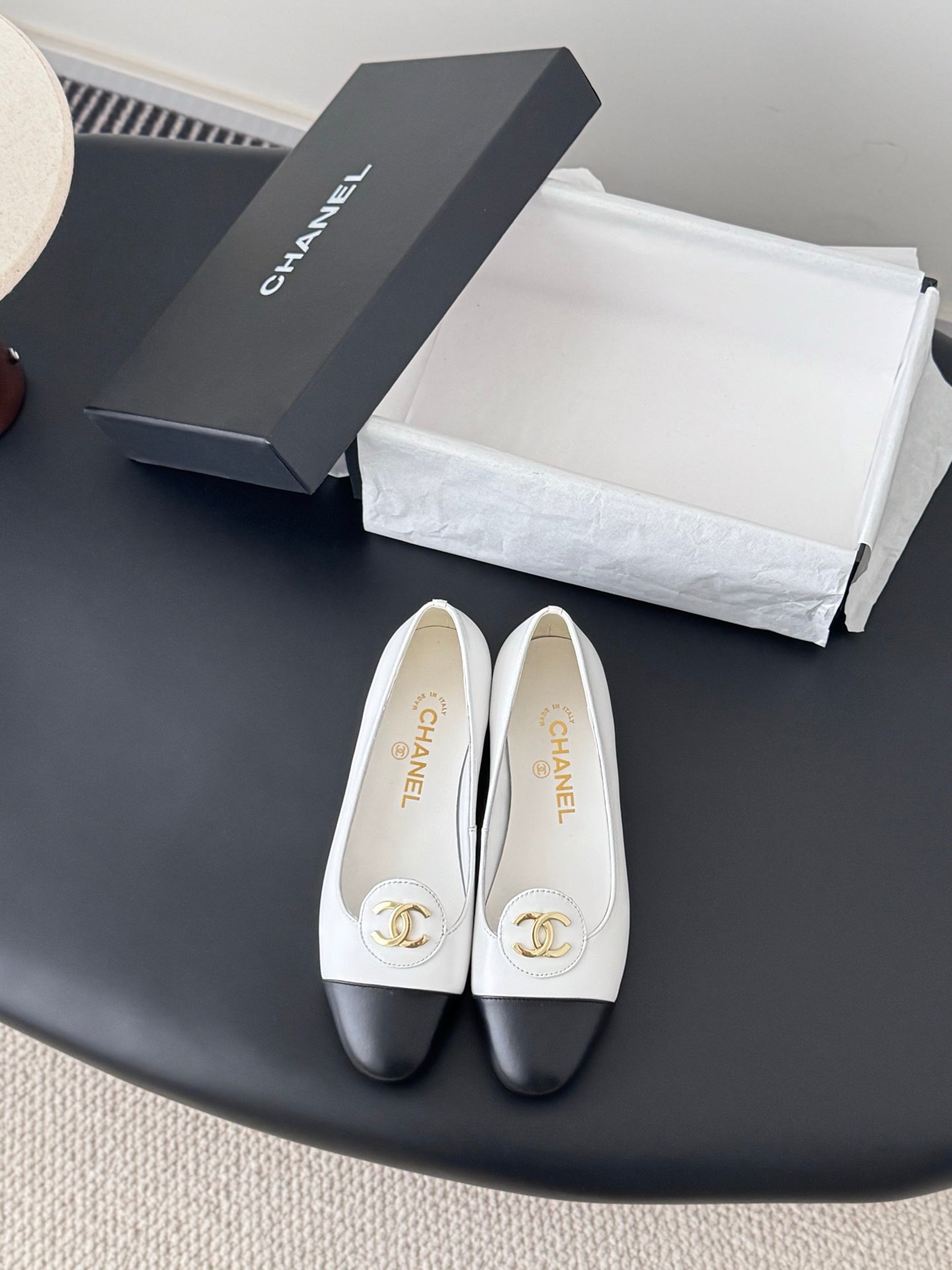 26SS NEUE Vintage Flats
