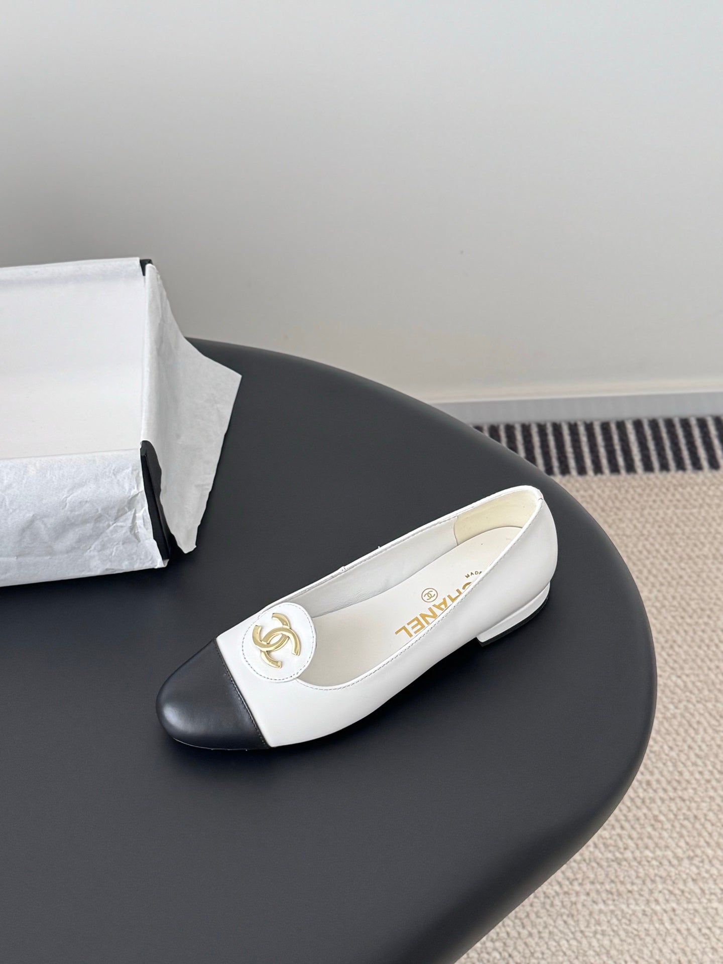 26SS NEUE Vintage Flats