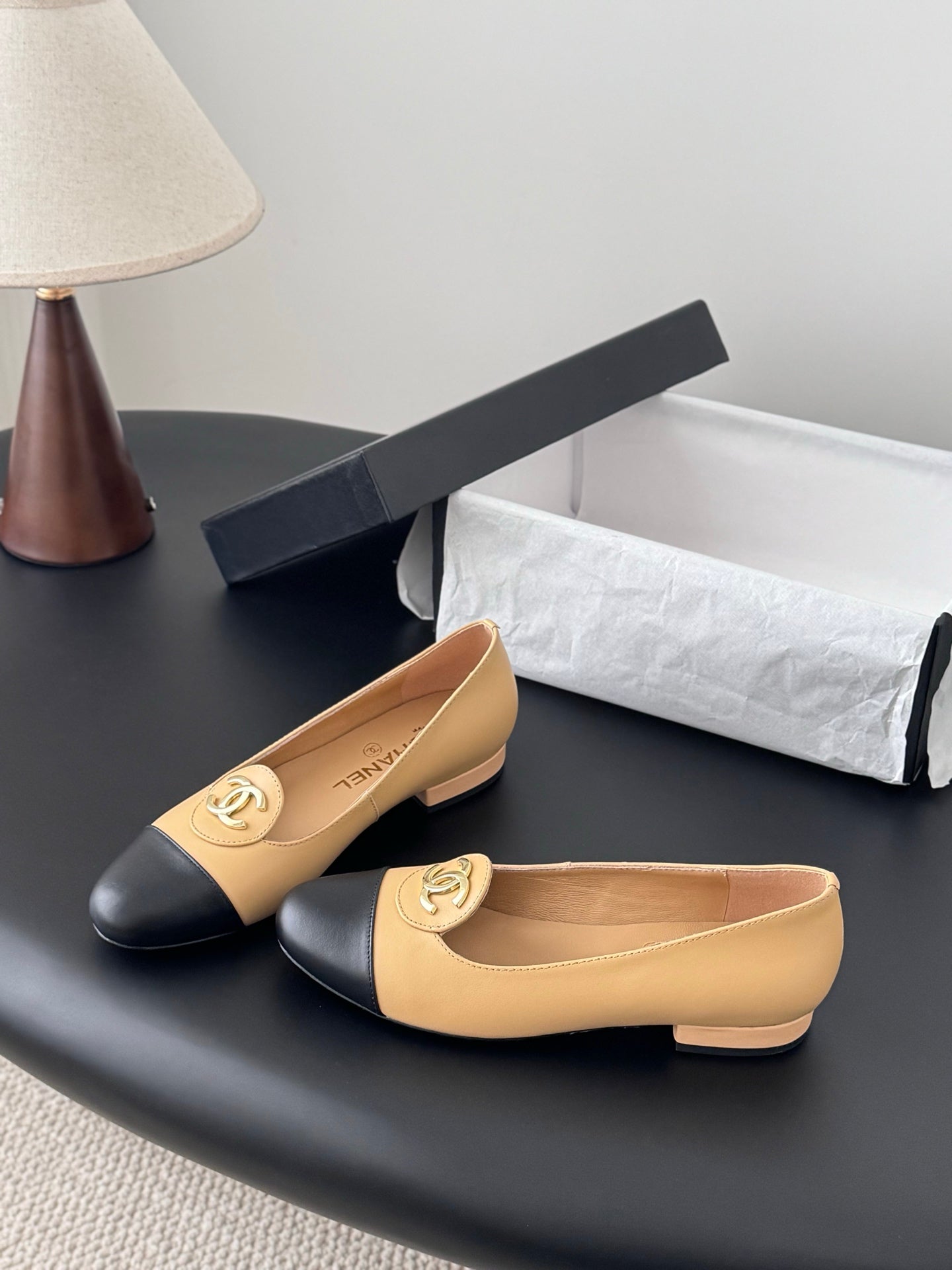 26SS NEUE Vintage Flats