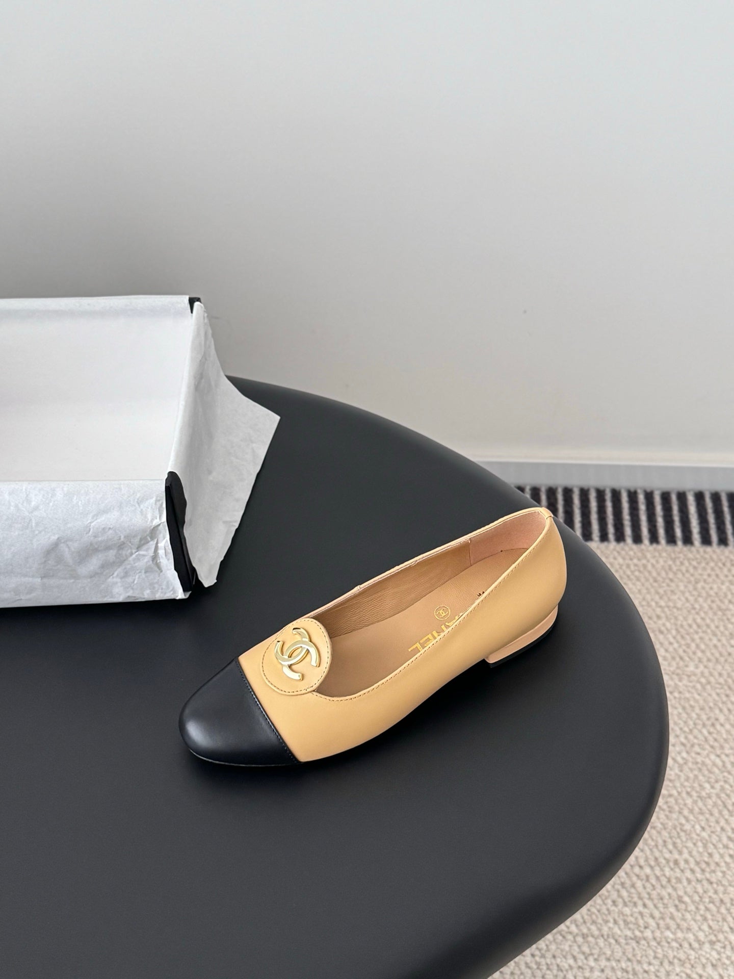 26SS NEUE Vintage Flats
