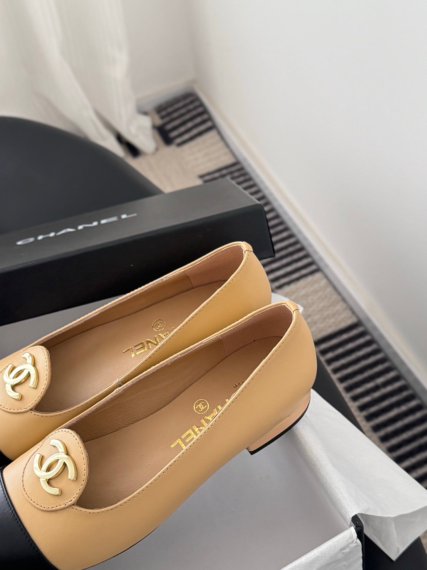 26SS NEUE Vintage Flats