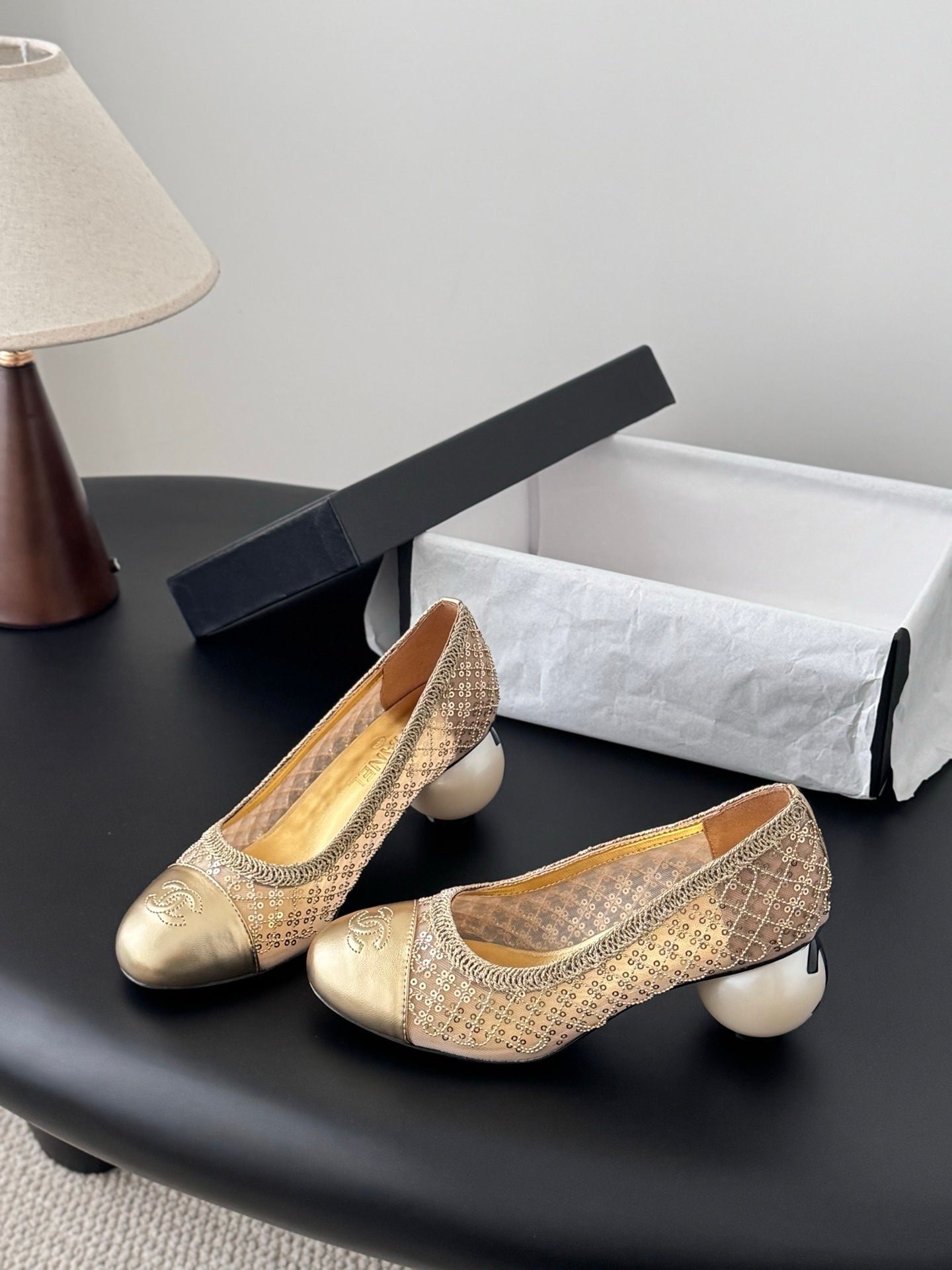 26SS NEU Perlen-Mary-Jane-Schuh mit Blockabsatz (Höhe: 7 cm)