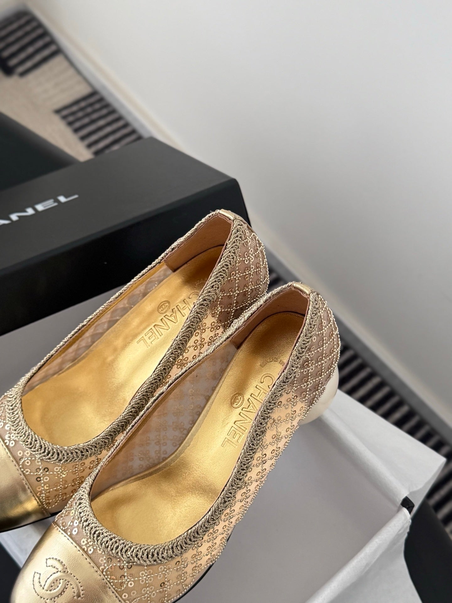 26SS NEU Perlen-Mary-Jane-Schuh mit Blockabsatz (Höhe: 7 cm)