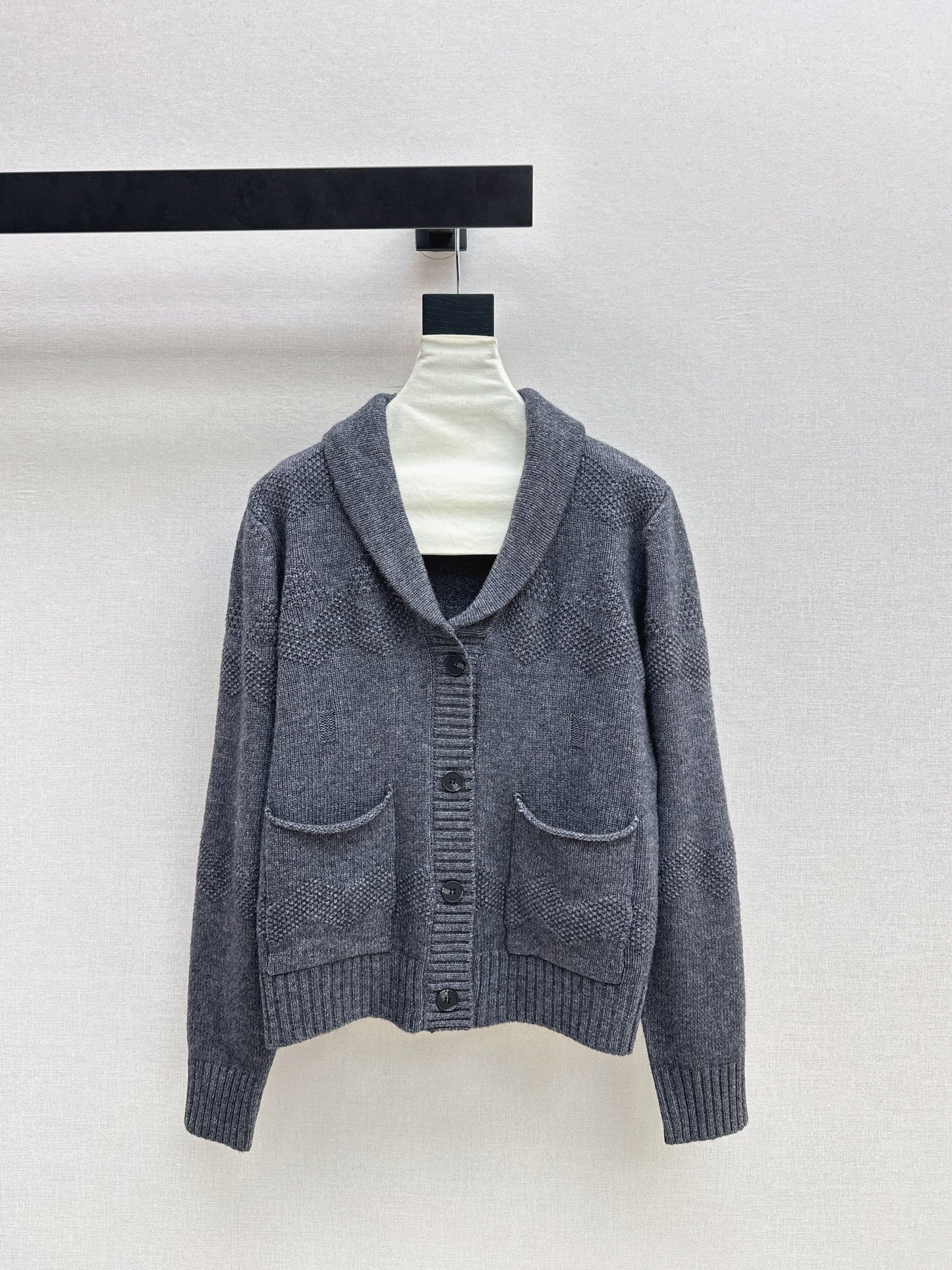 26SS NEW v-neck cardigan
