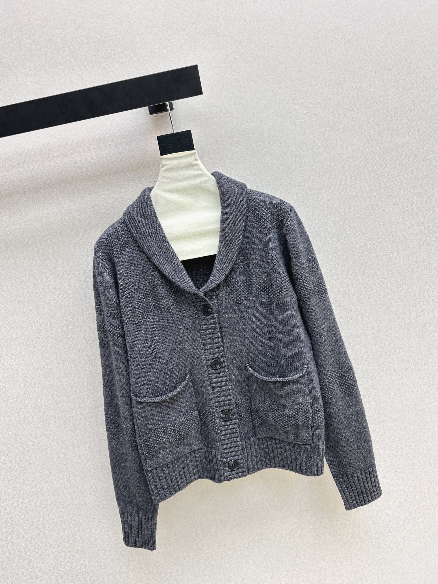 26SS NEW v-neck cardigan