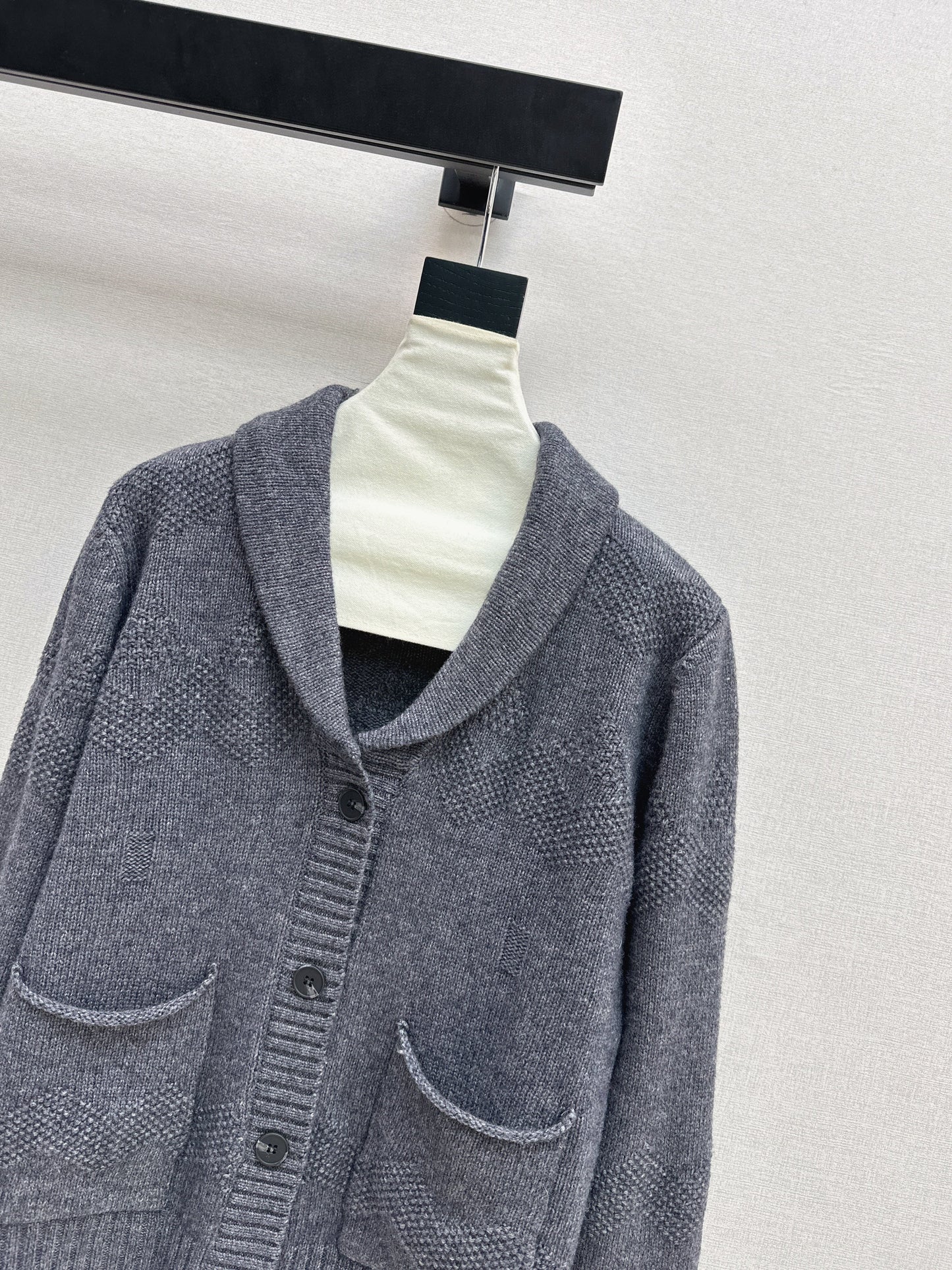 26SS NEW v-neck cardigan