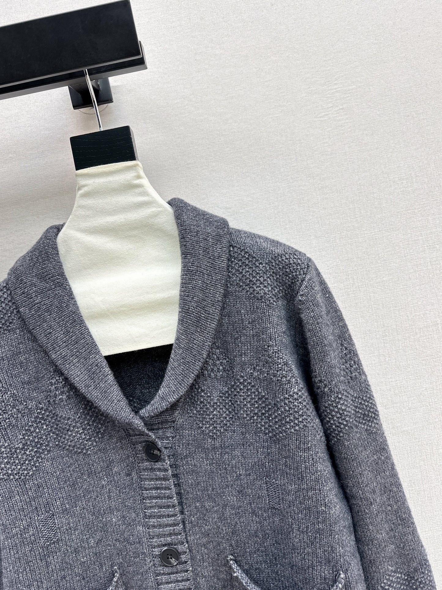 26SS NEW v-neck cardigan