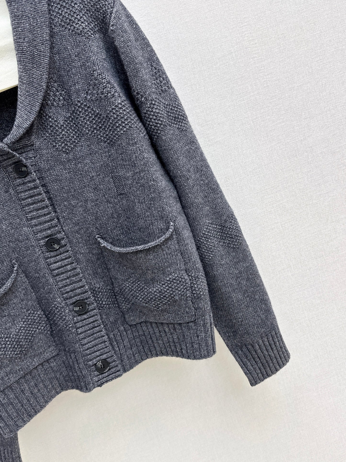 26SS NEW v-neck cardigan