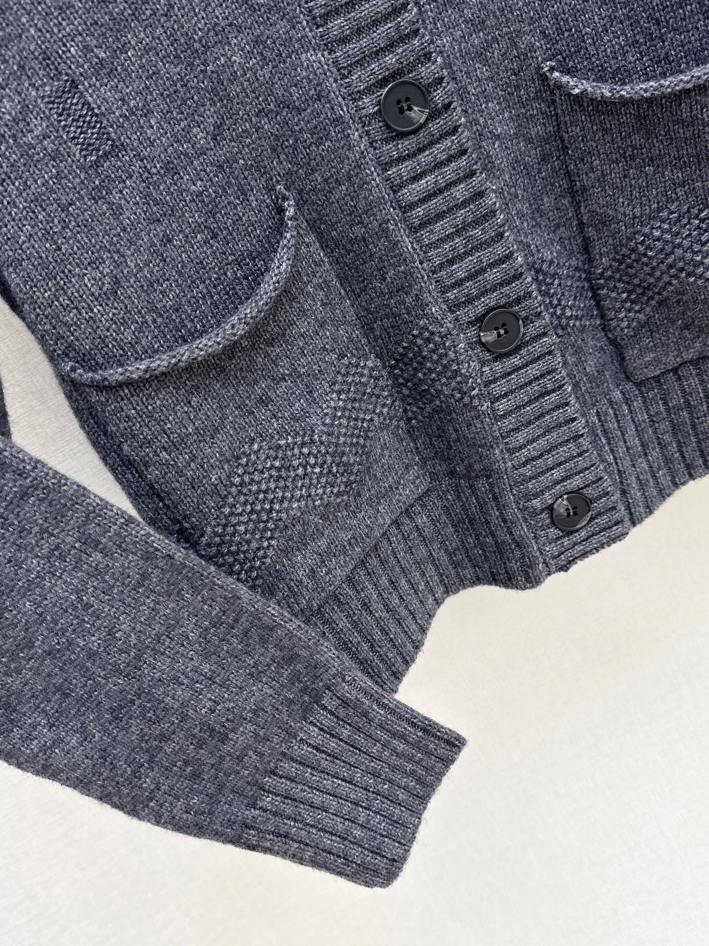 26SS NEW v-neck cardigan