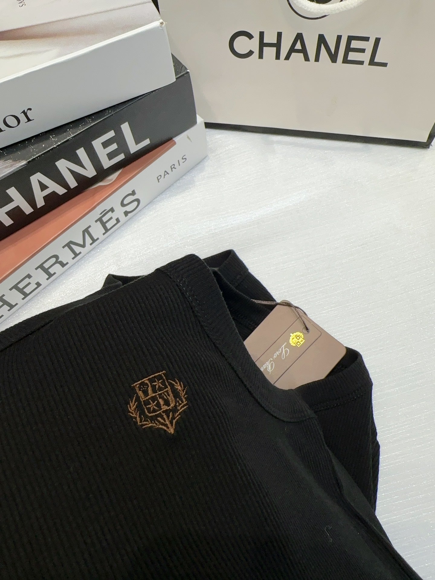 26SS NEW Sleeveless vest with embroidered badge pattern on chest