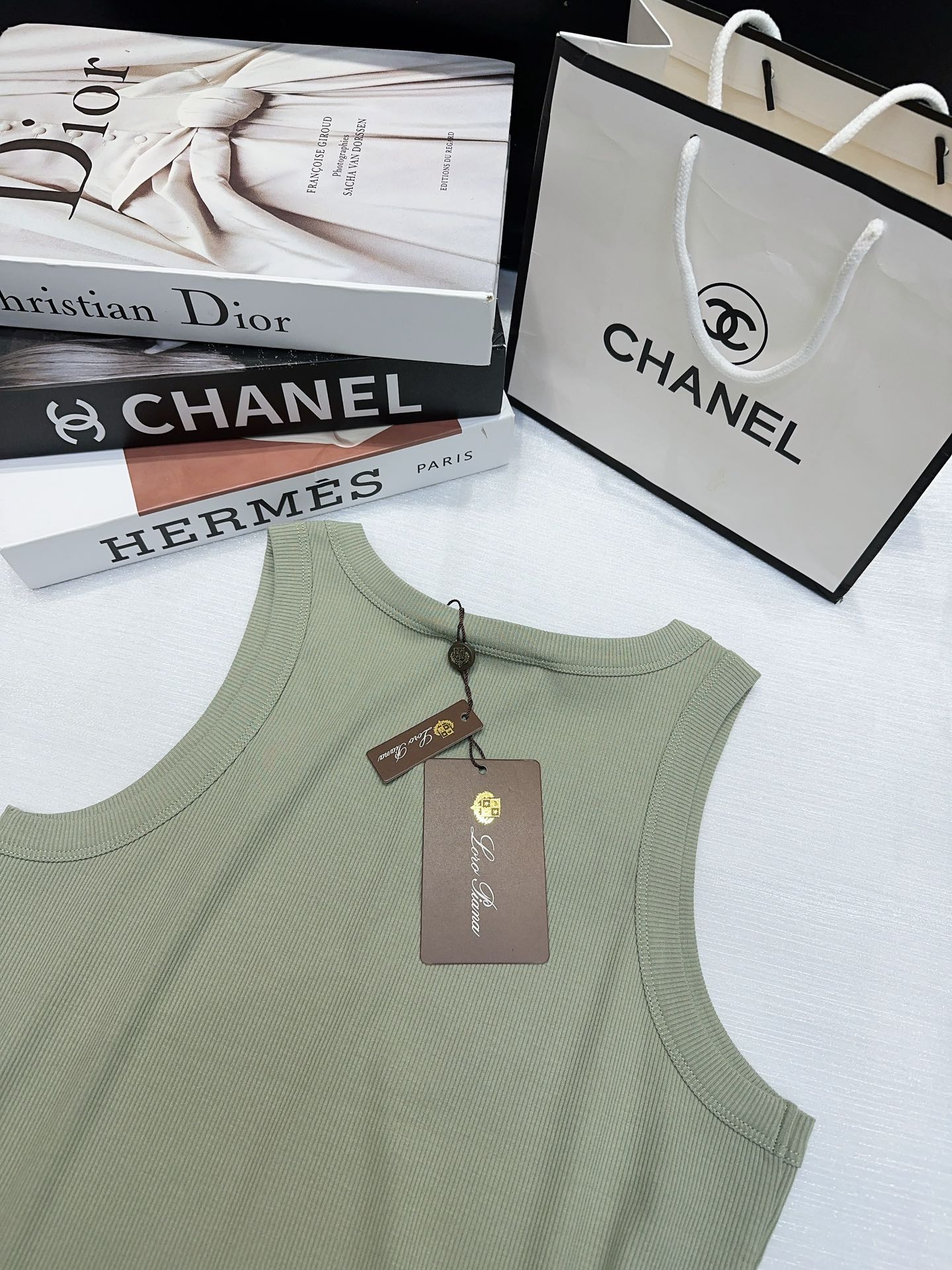 26SS NEW Sleeveless vest with embroidered badge pattern on chest