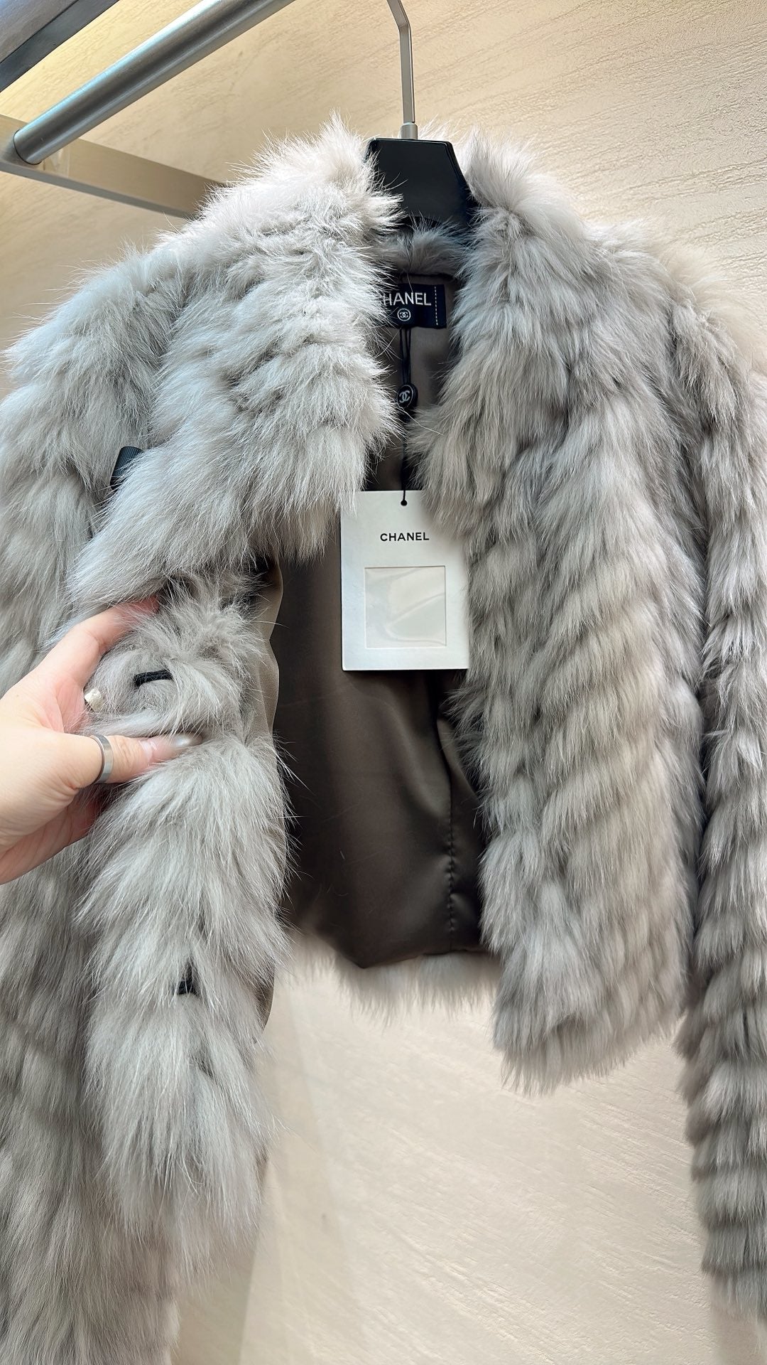 26SS NEUER Silberfuchs-Kurzmantel