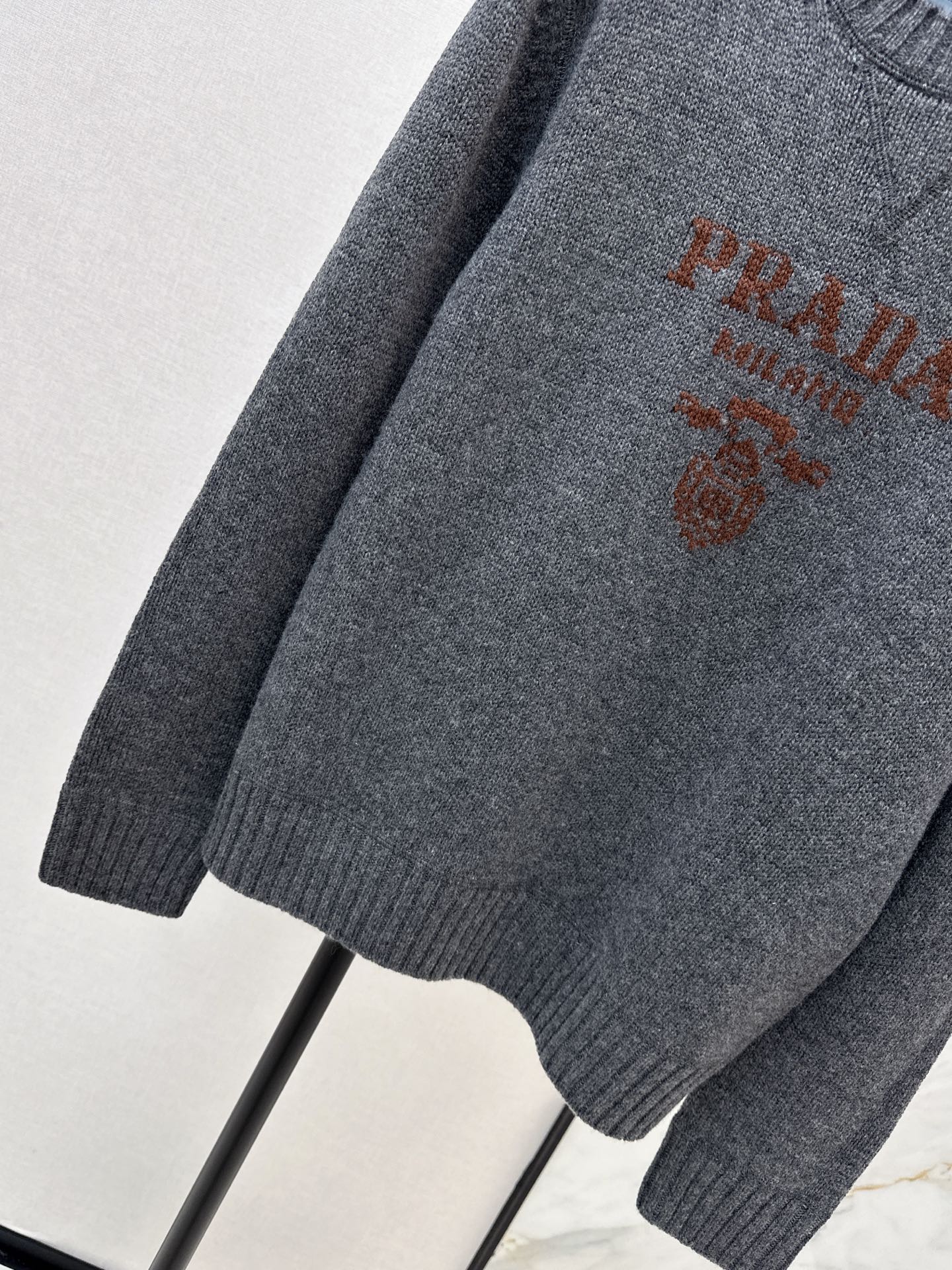 26SS NEW Logo Lettering Pullover 100% Wool Crew Neck Long-Sleeve Sweater