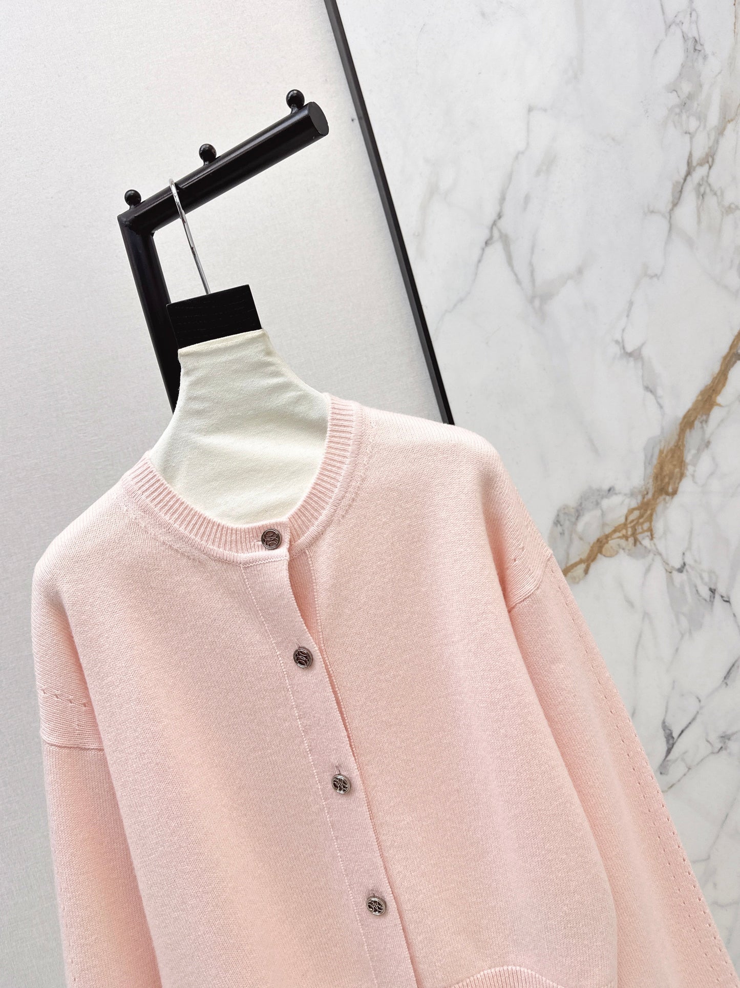 26SS NEUER Strickcardigan
