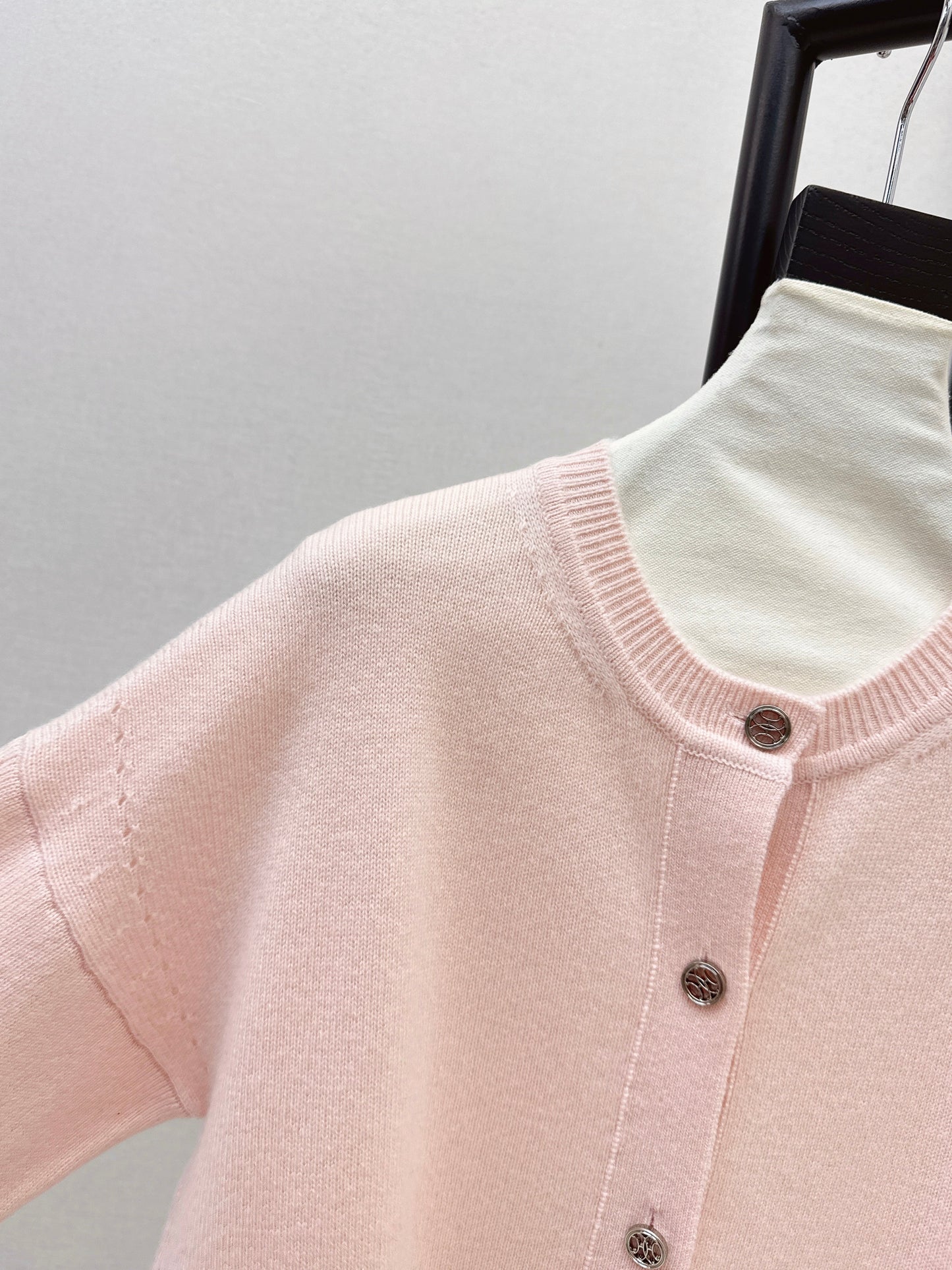 26SS NEUER Strickcardigan