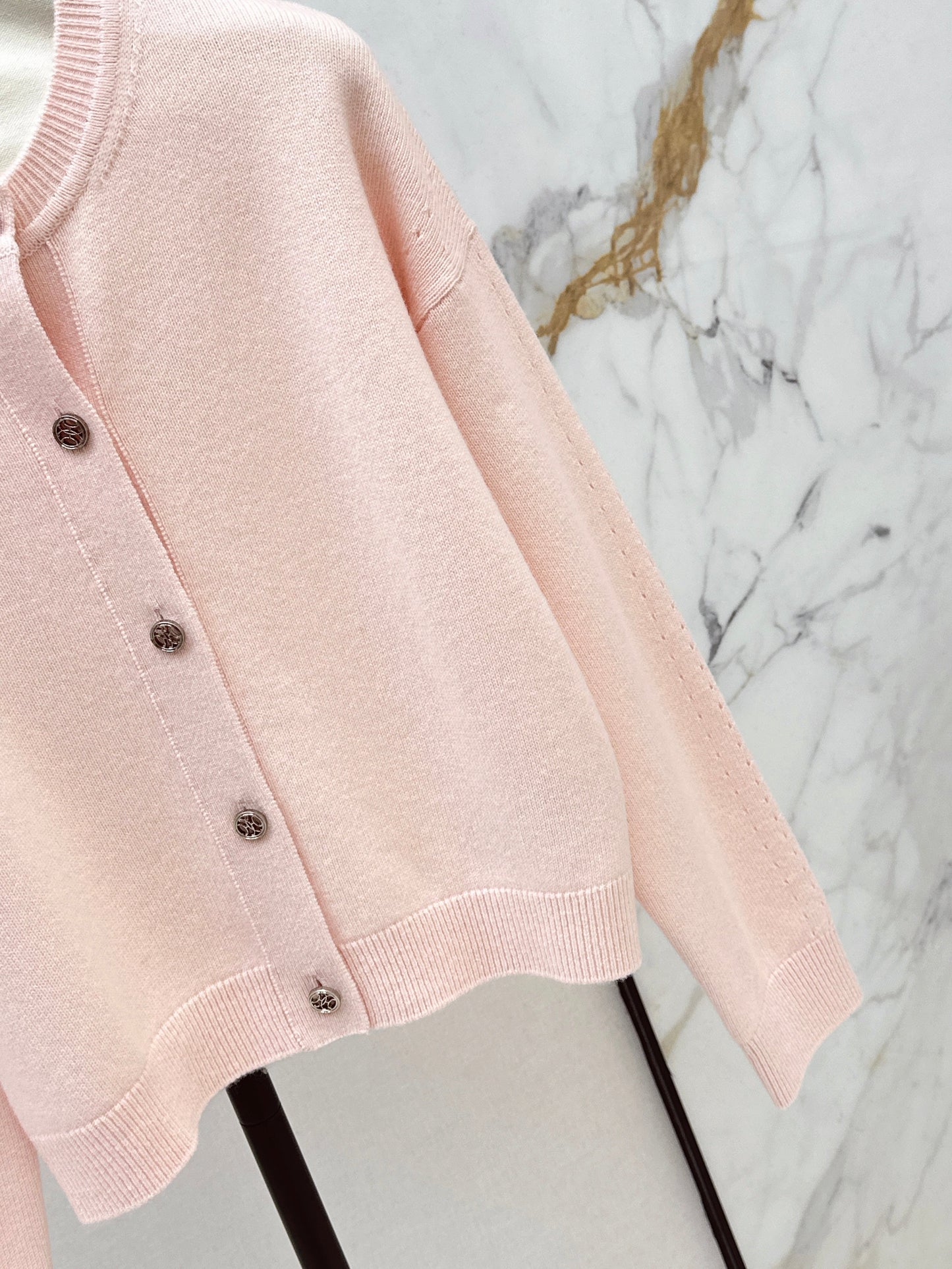 26SS NEUER Strickcardigan