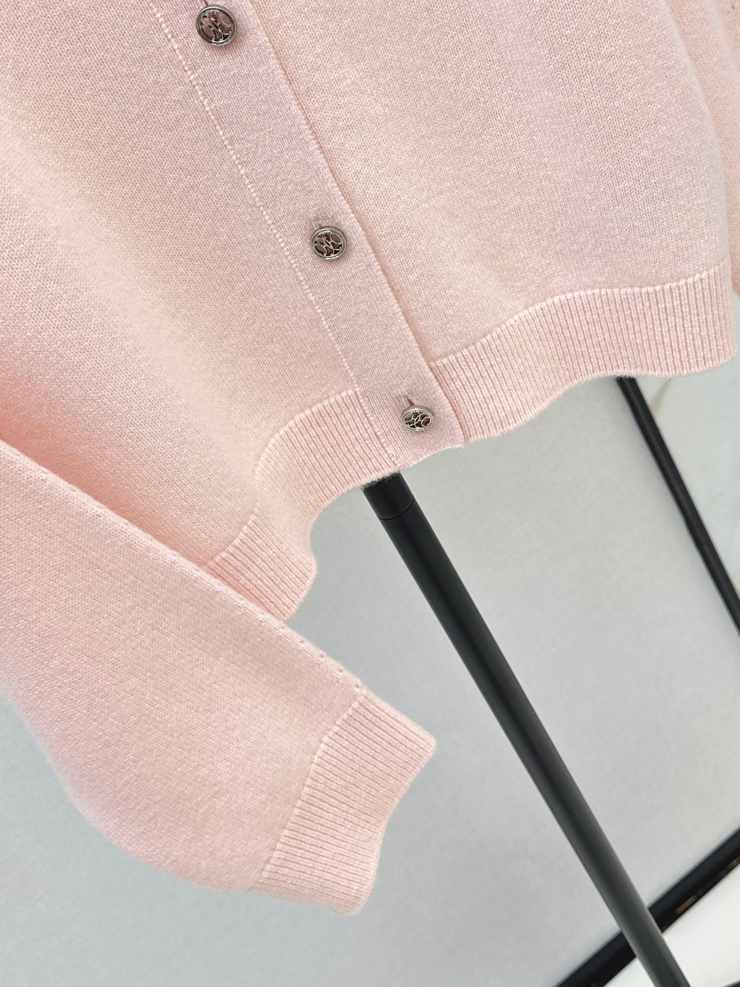 26SS NEUER Strickcardigan
