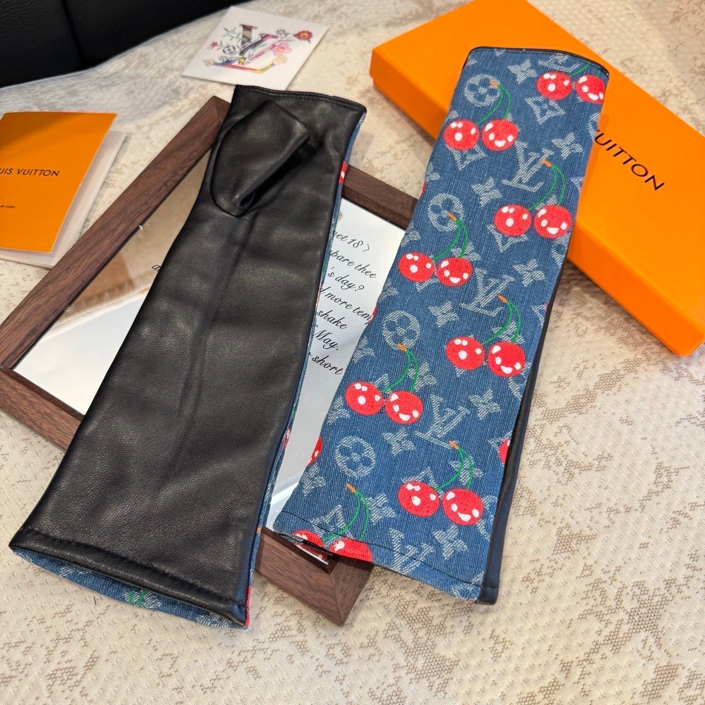 26SS NEUER Denim mit Lederhandschuhen