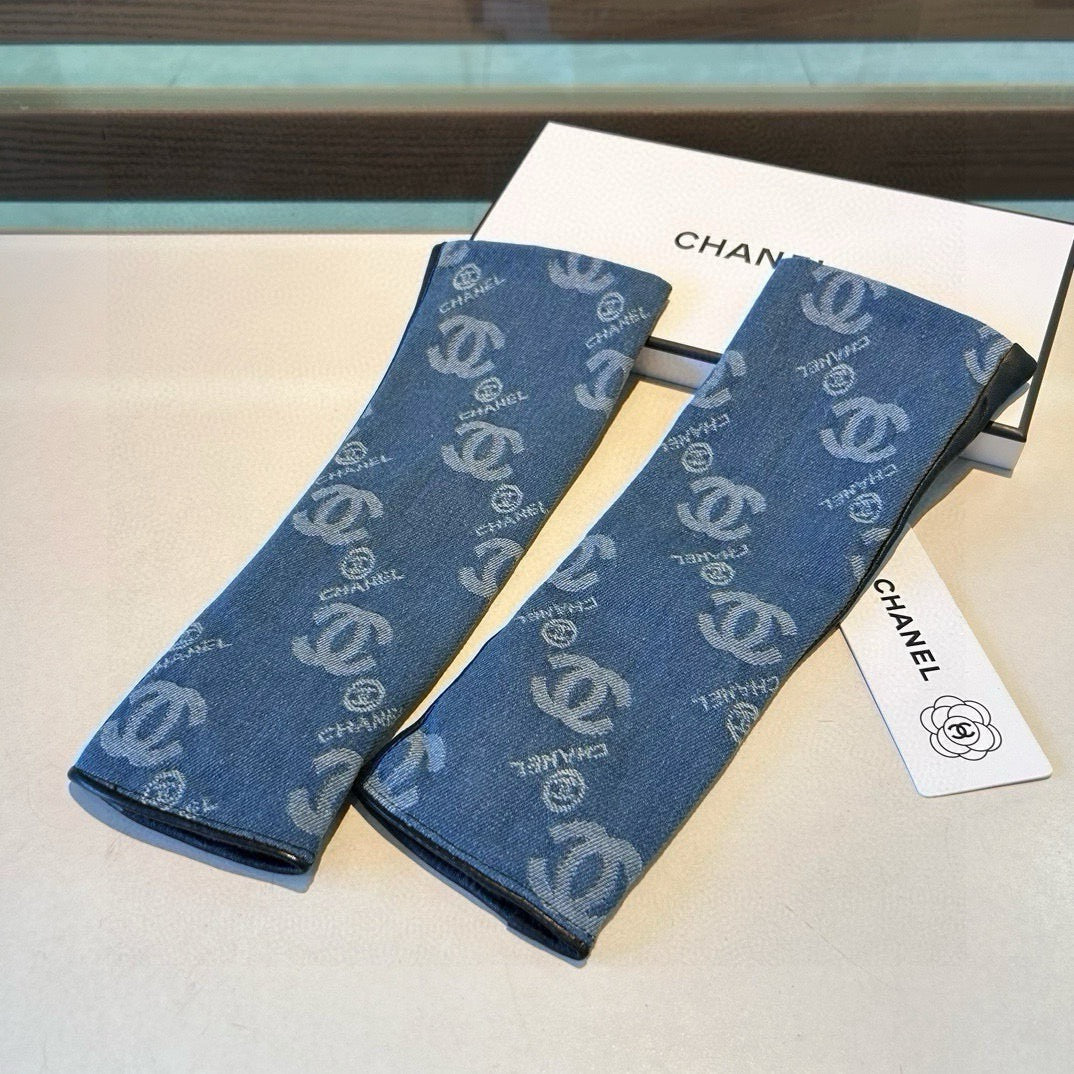 26SS Nuevo denim con guantes de cuero