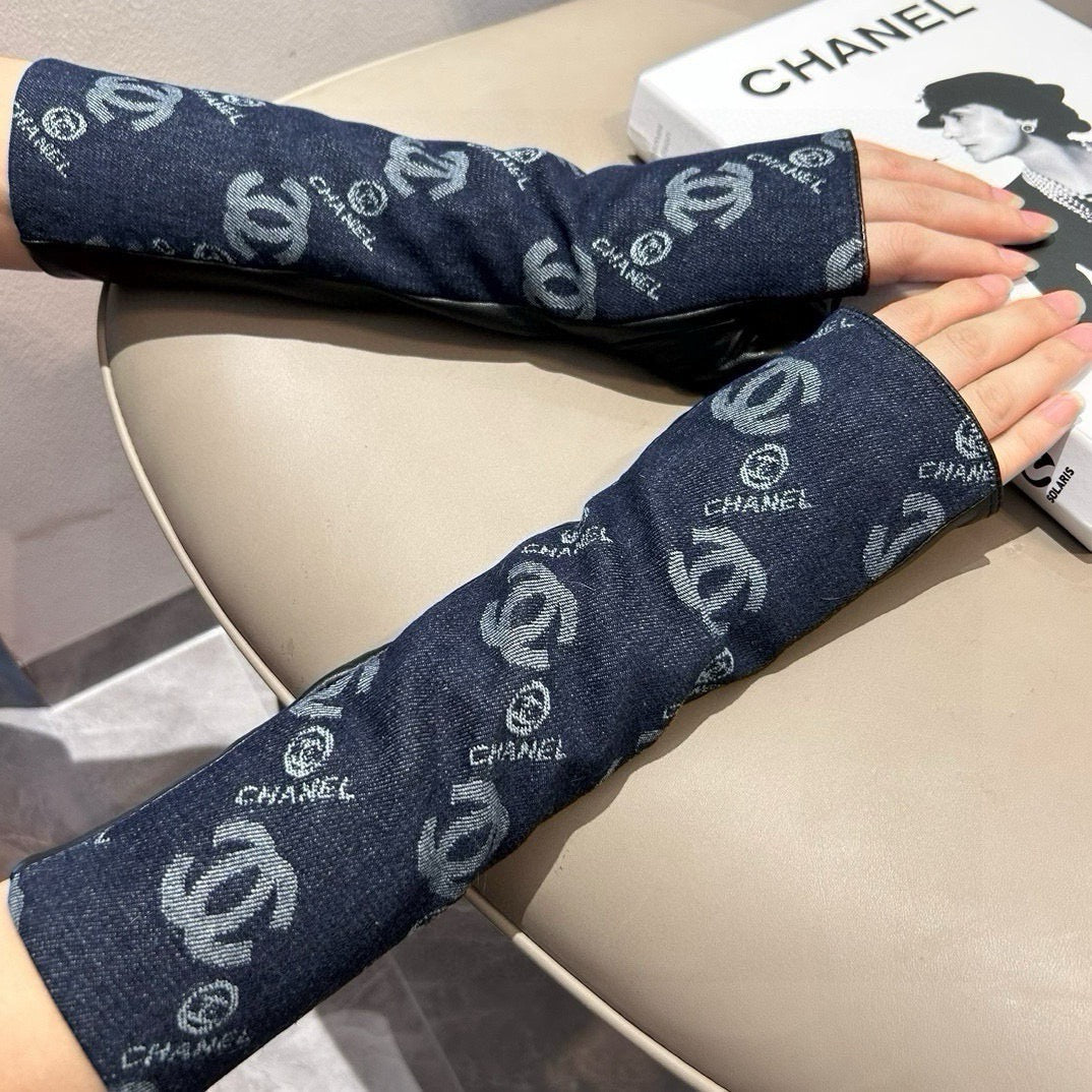 26SS Nuevo denim con guantes de cuero