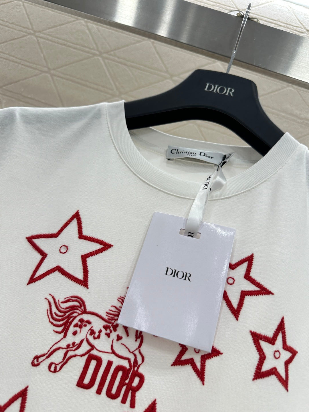 26SS NEUES Besticktes Pony-T-Shirt