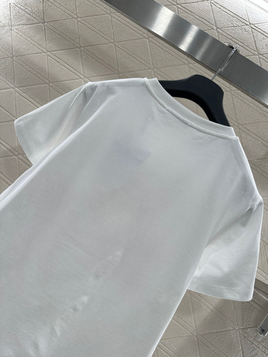 26SS NEUES Besticktes Pony-T-Shirt
