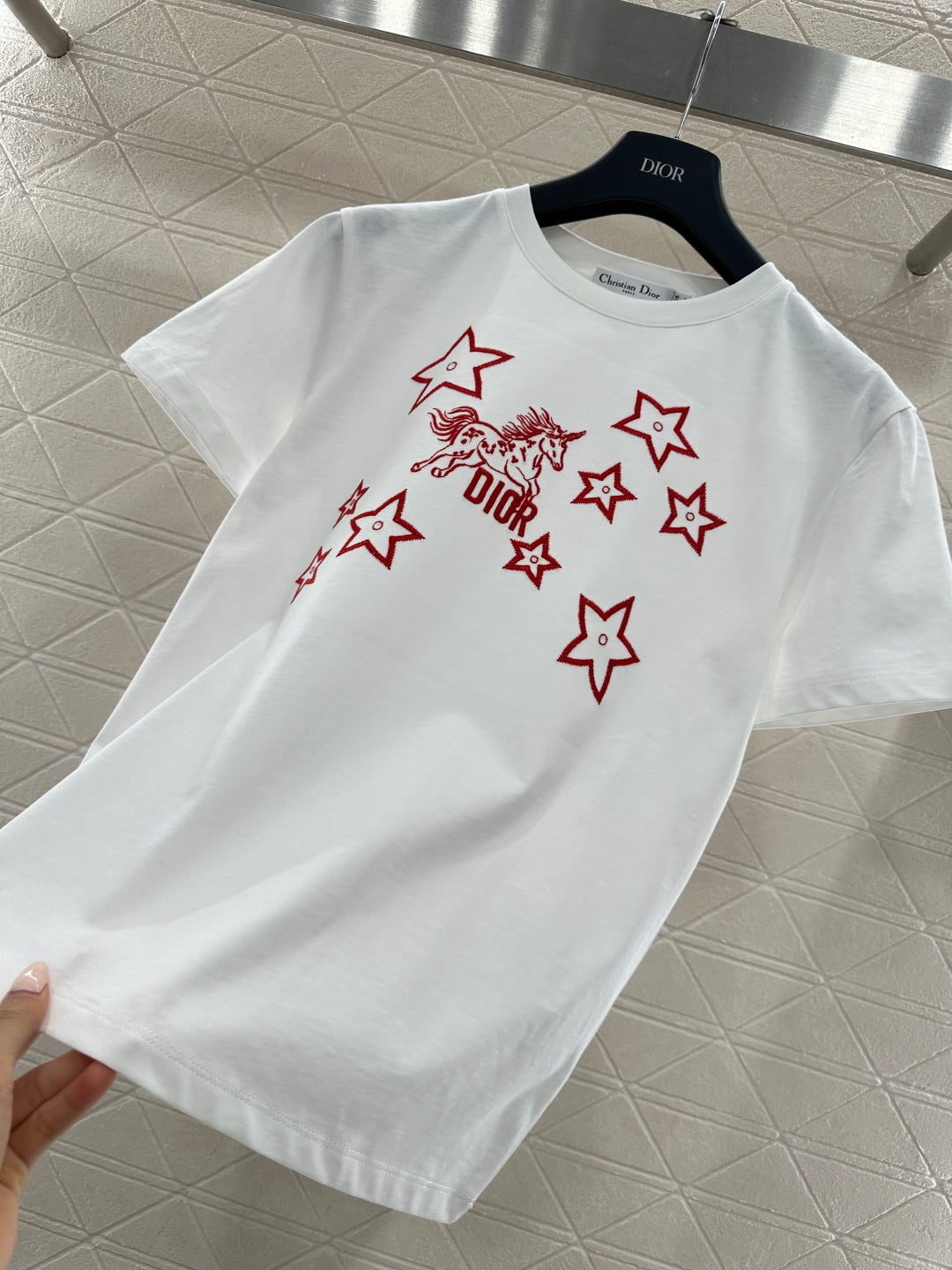 26SS NEUES Besticktes Pony-T-Shirt