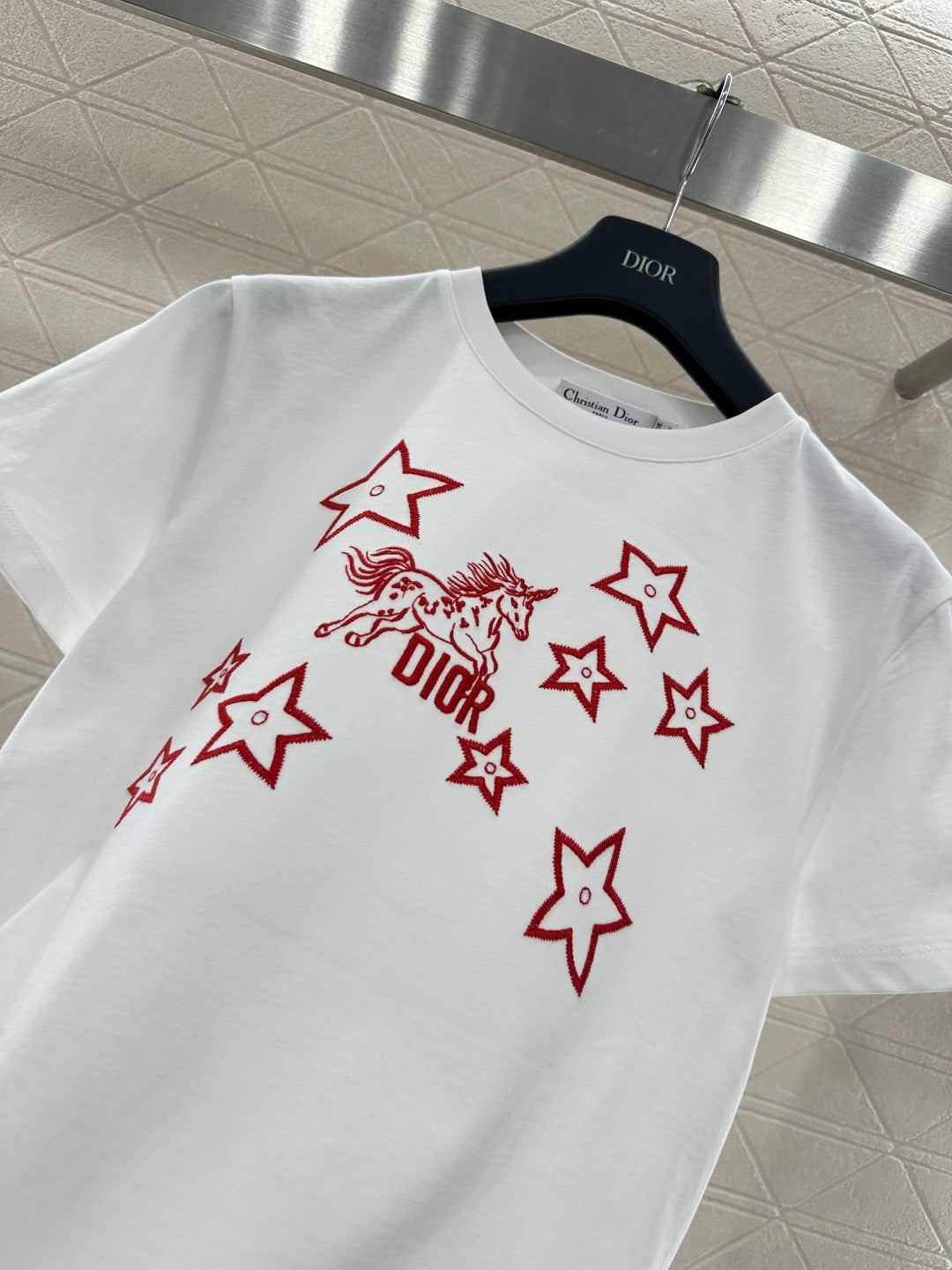 26SS NEUES Besticktes Pony-T-Shirt