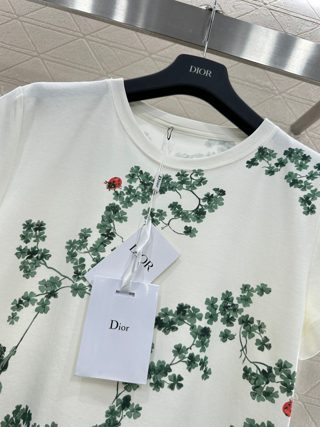26SS NEUES Vierblättriges Kleeblatt-Logo T-Shirt