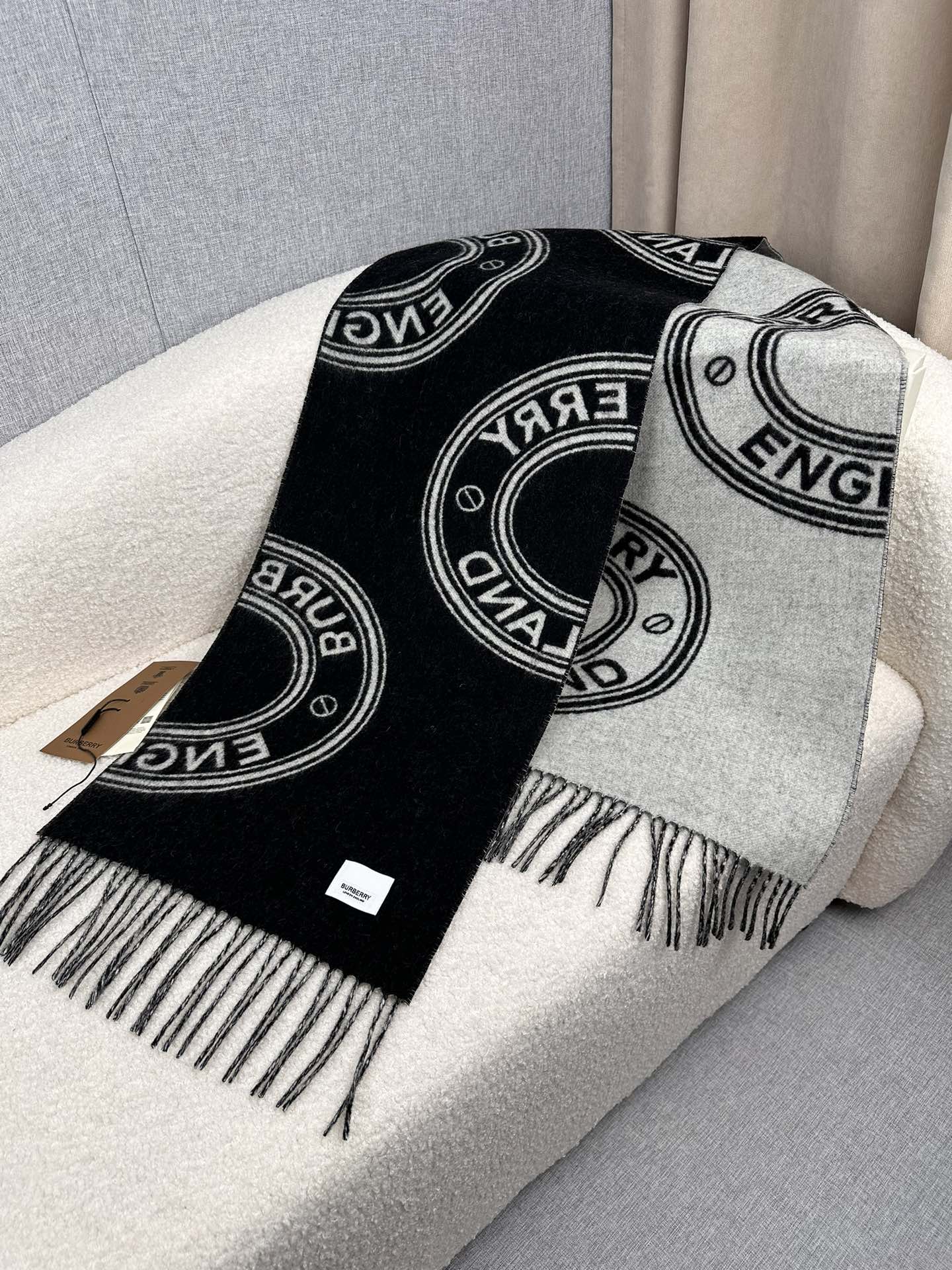 26SS Neuer reversibler zweifarbiger Wollschal