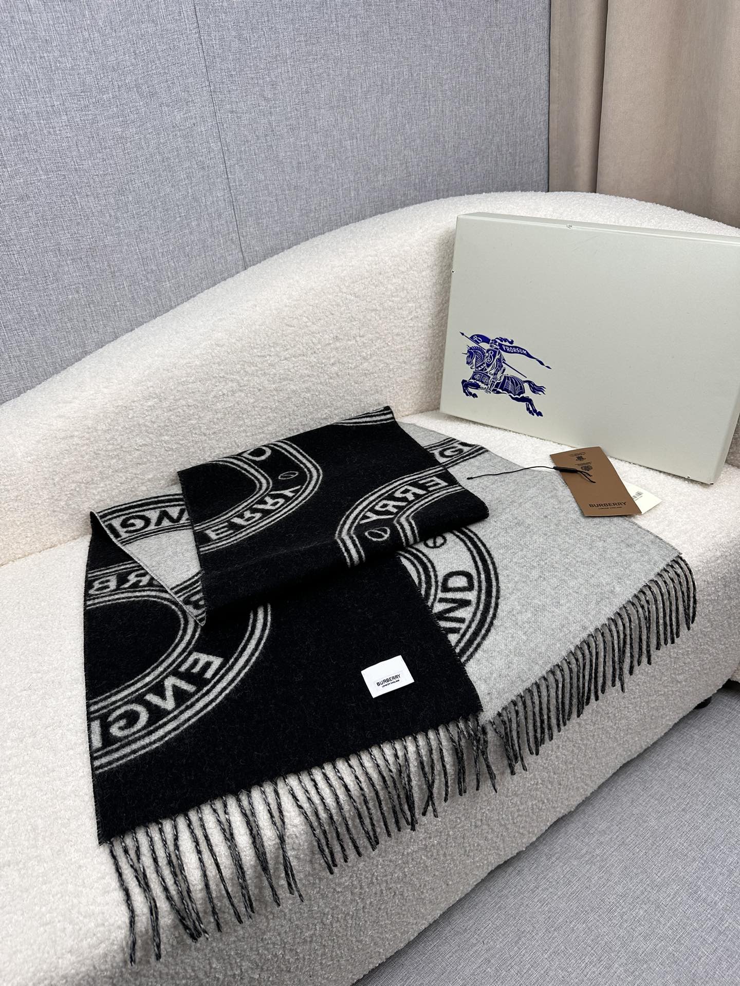 26SS Neuer reversibler zweifarbiger Wollschal