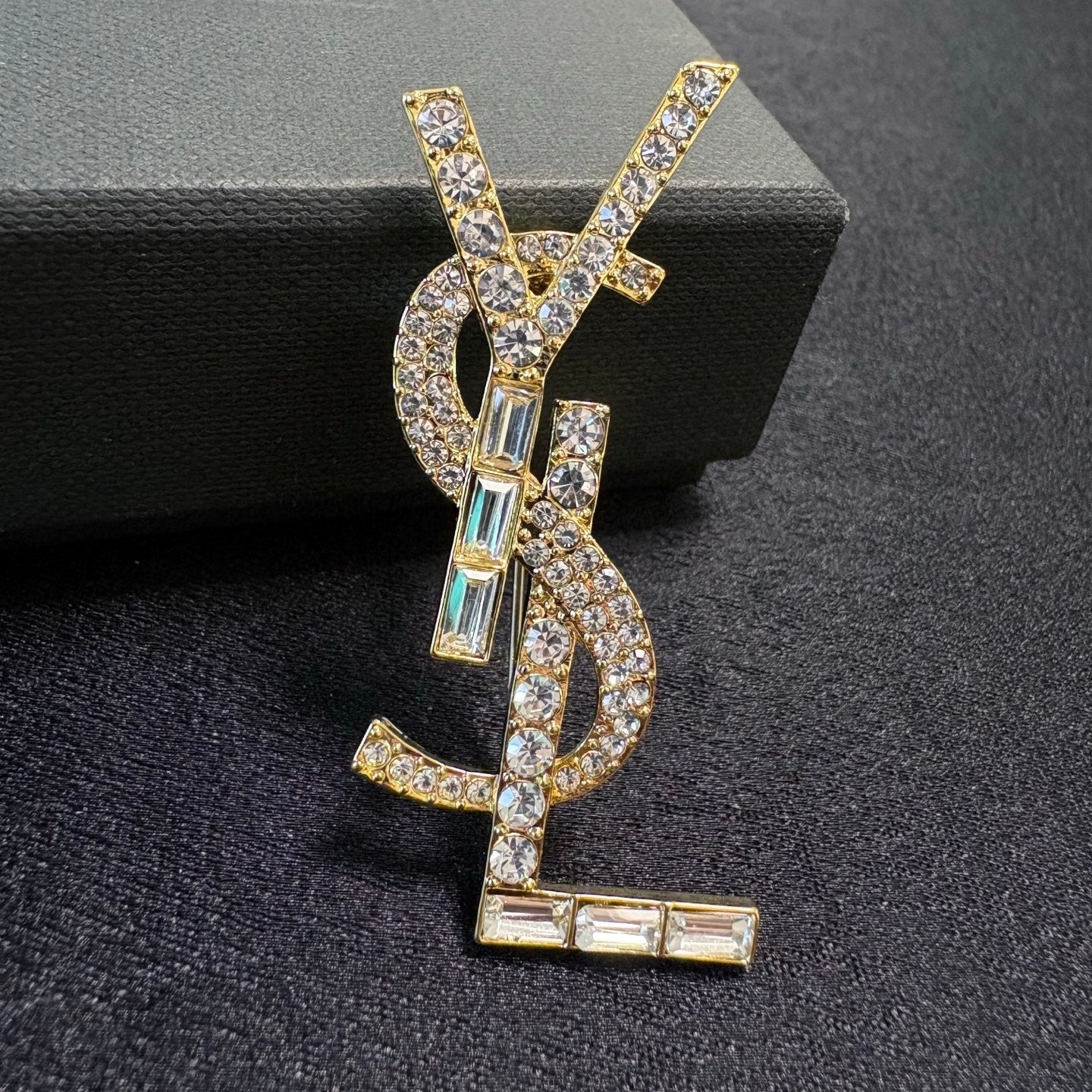 26SS NUEVO broche de oro con diamantes