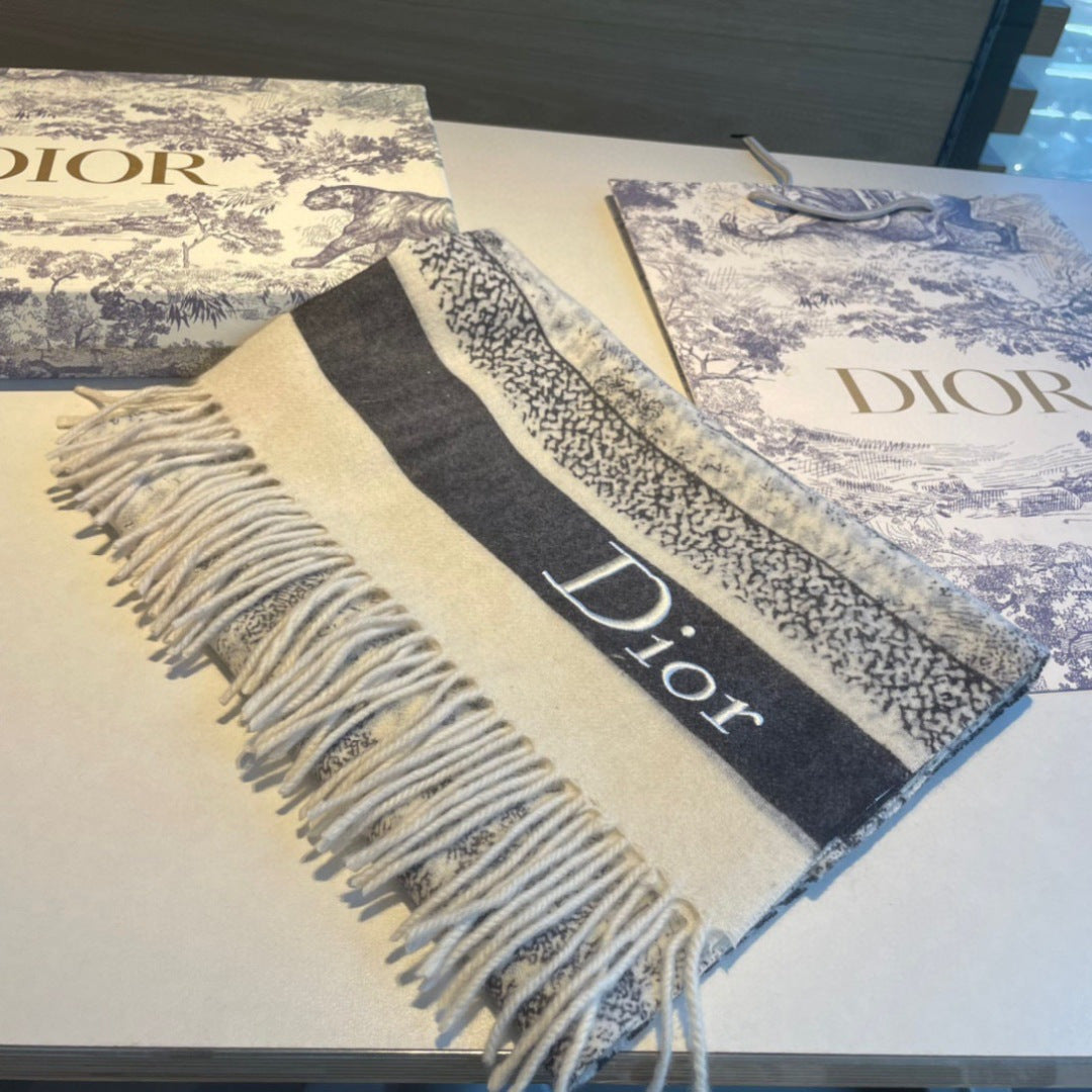 Pañuelo con borlas NUEVO 26SS