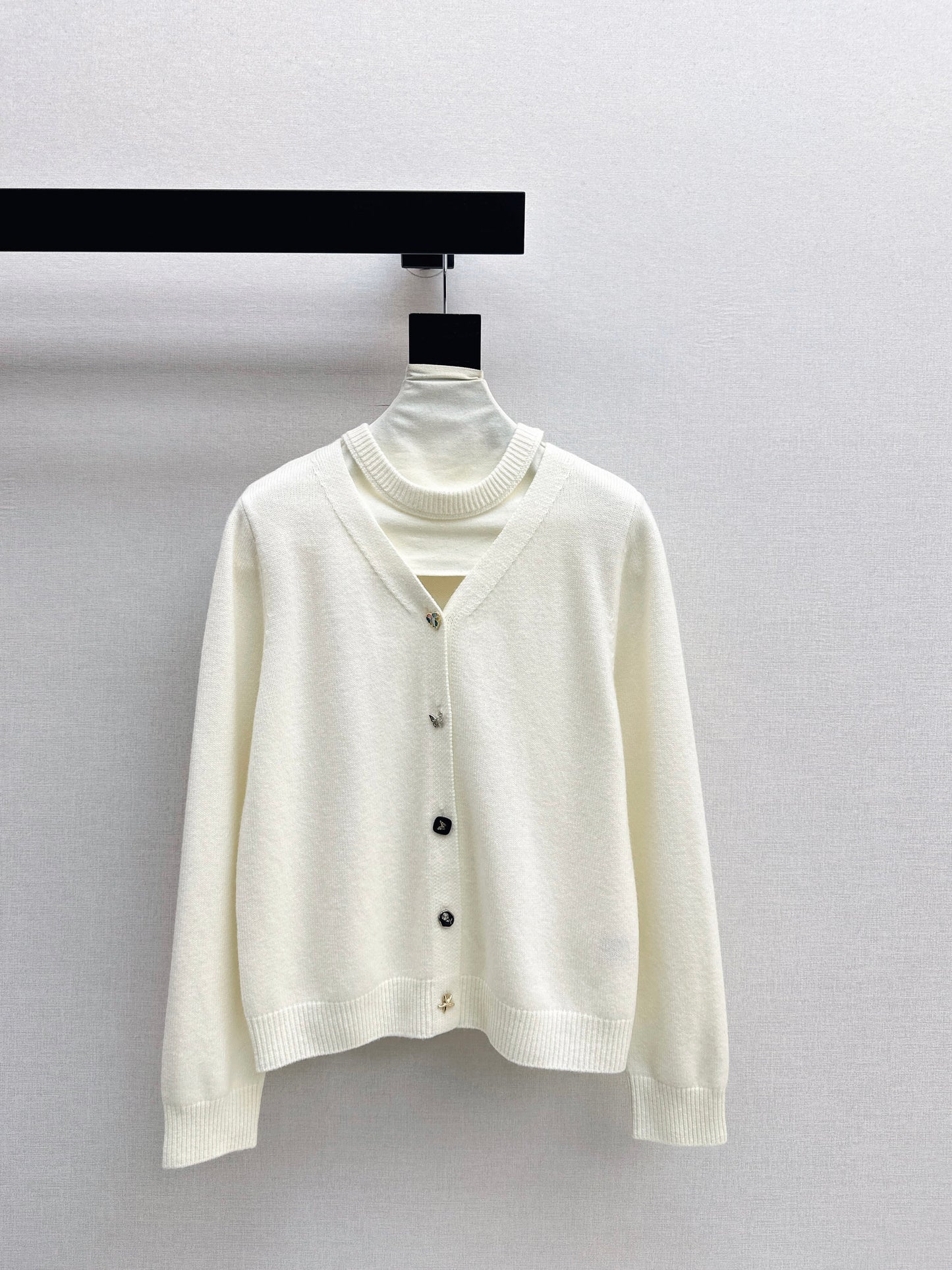 26SS NEUER Wollcardigan