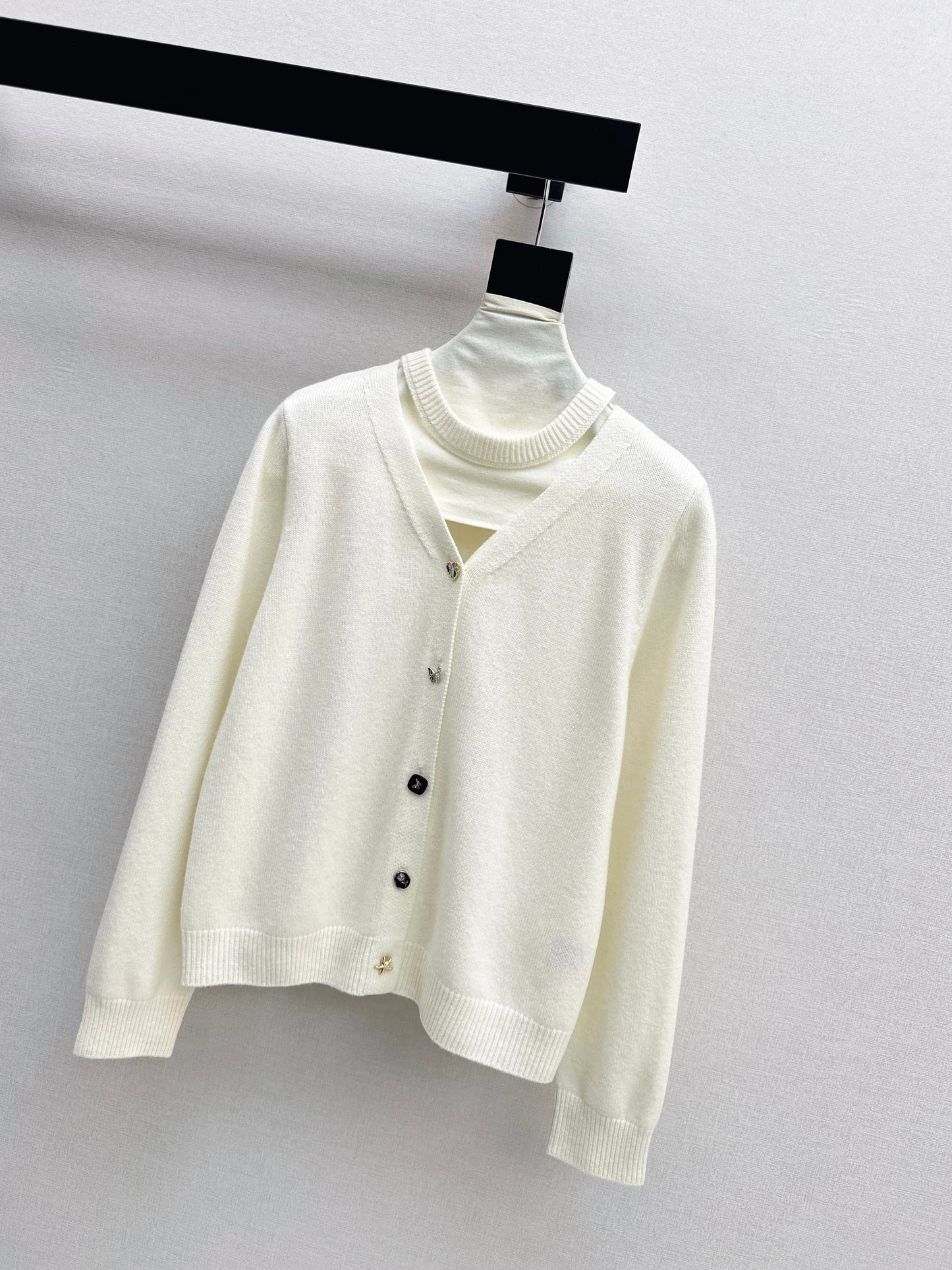 26SS NEUER Wollcardigan