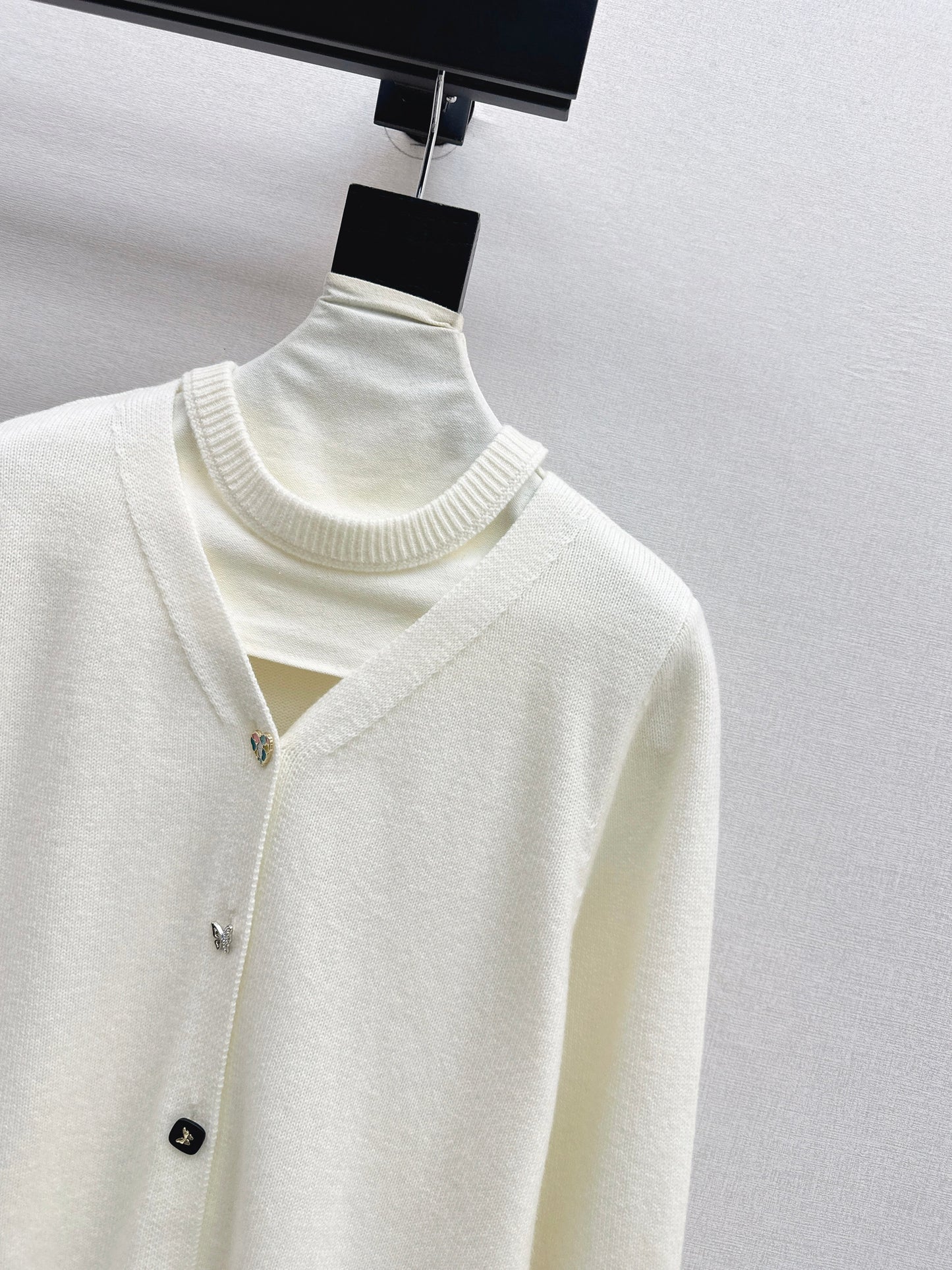 26SS NEUER Wollcardigan