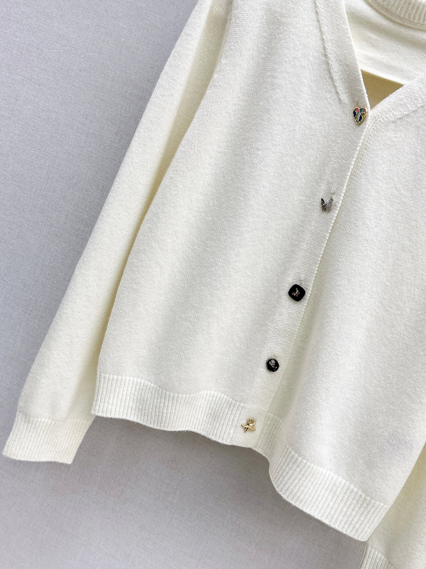 26SS NEUER Wollcardigan