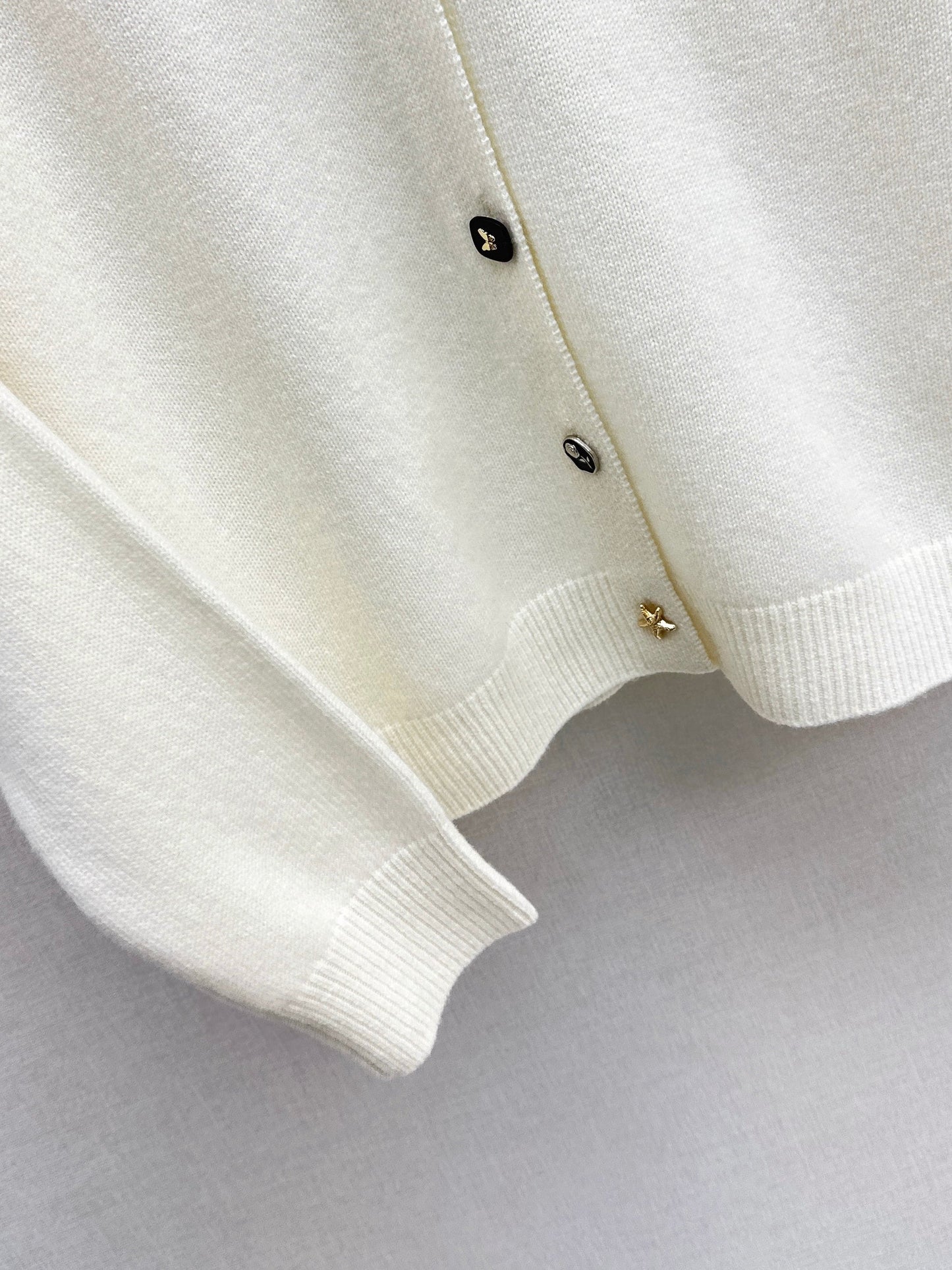 26SS NEUER Wollcardigan