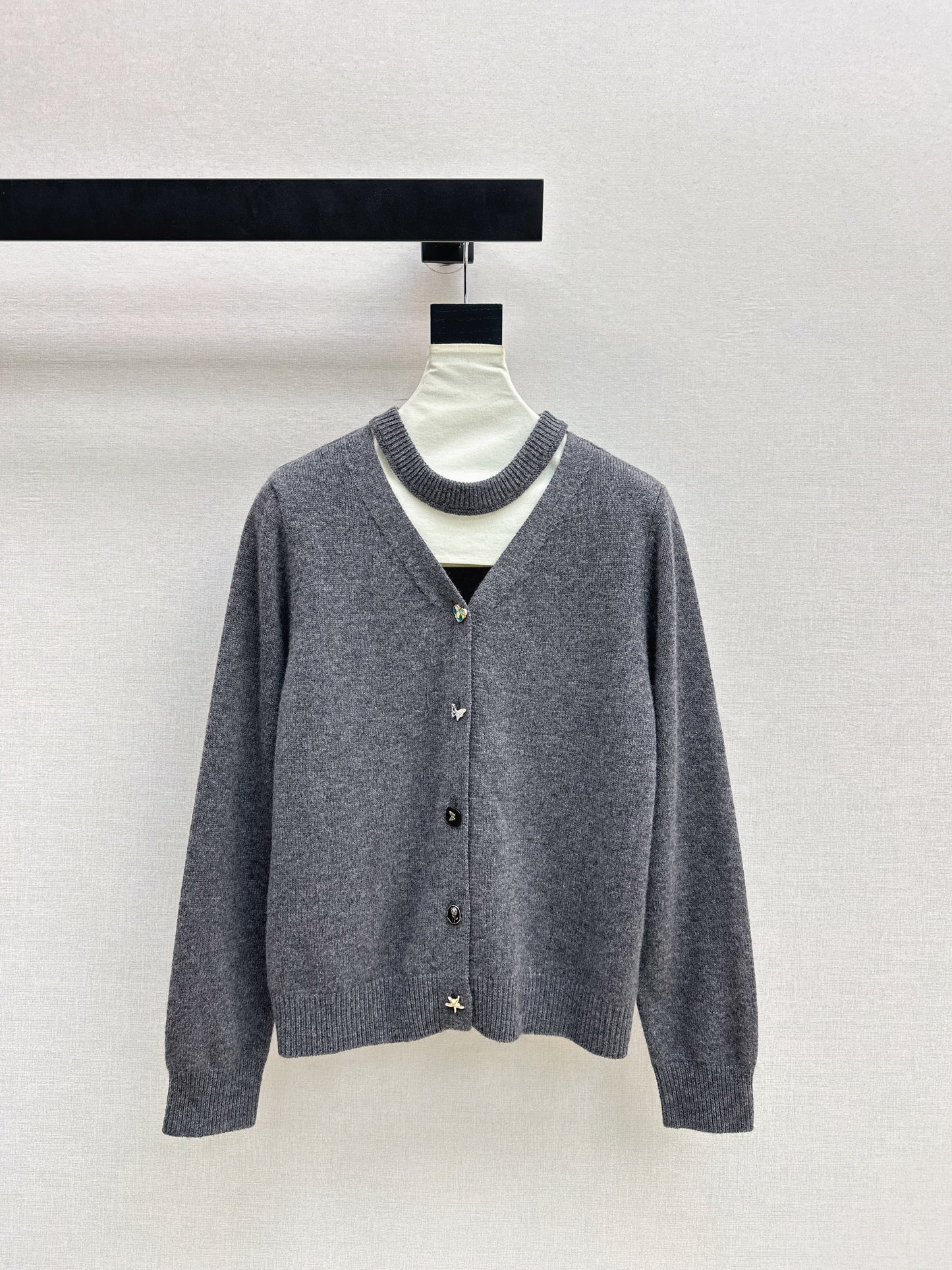 26SS NEUER Wollcardigan
