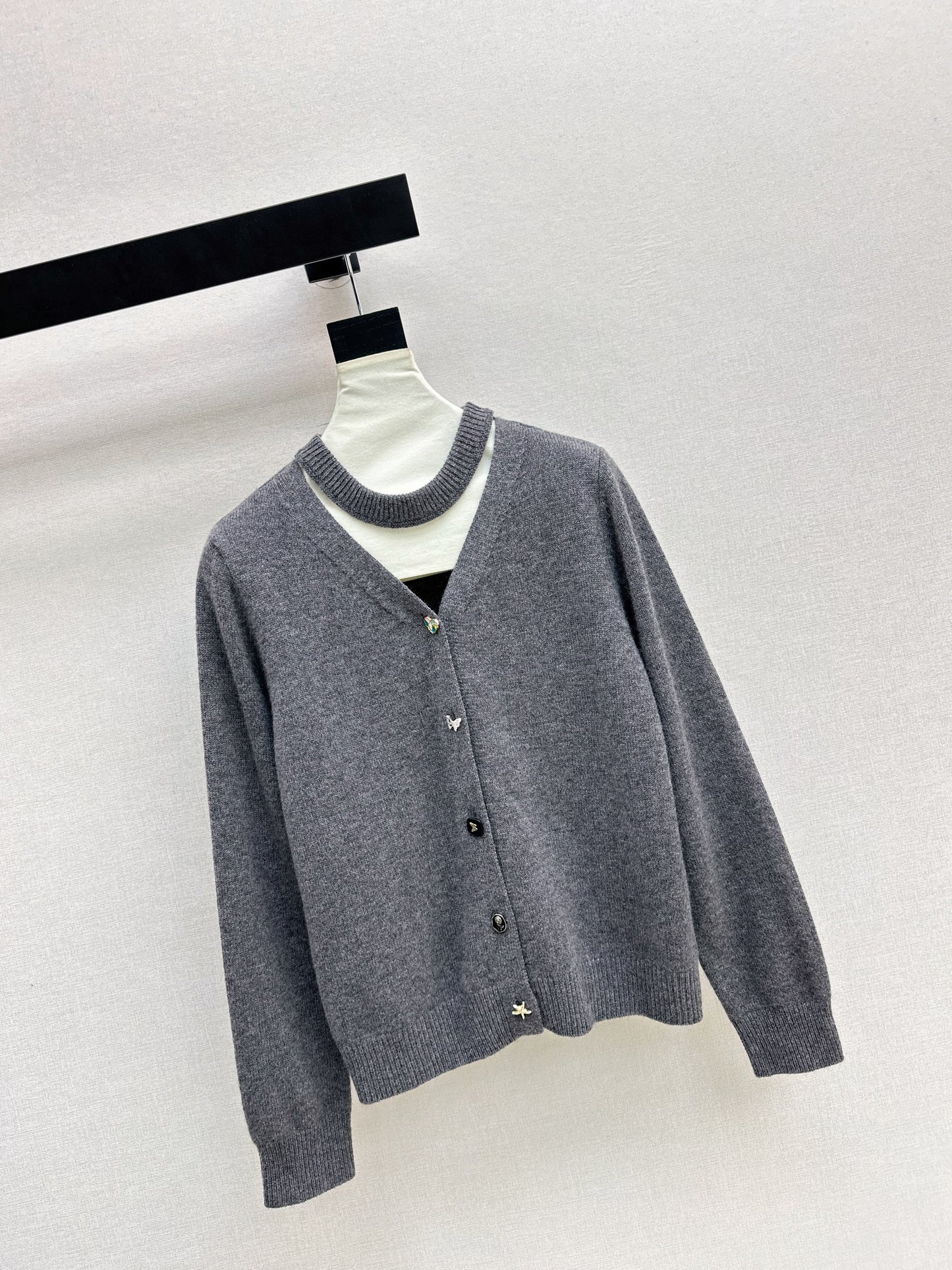 26SS NEUER Wollcardigan