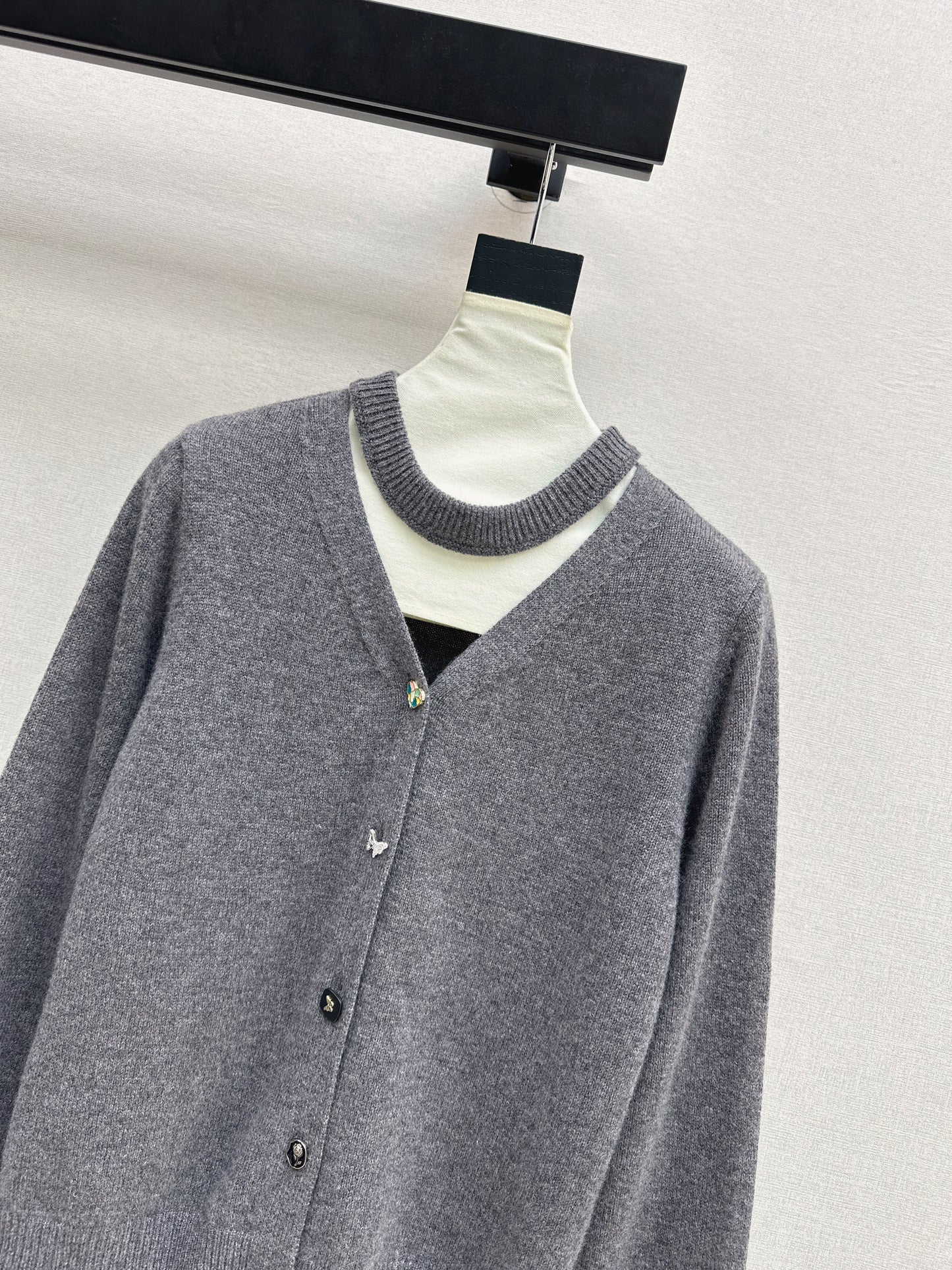 26SS NEUER Wollcardigan