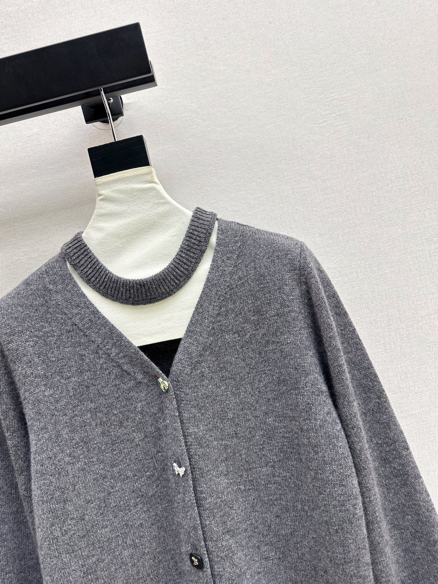 26SS NEUER Wollcardigan